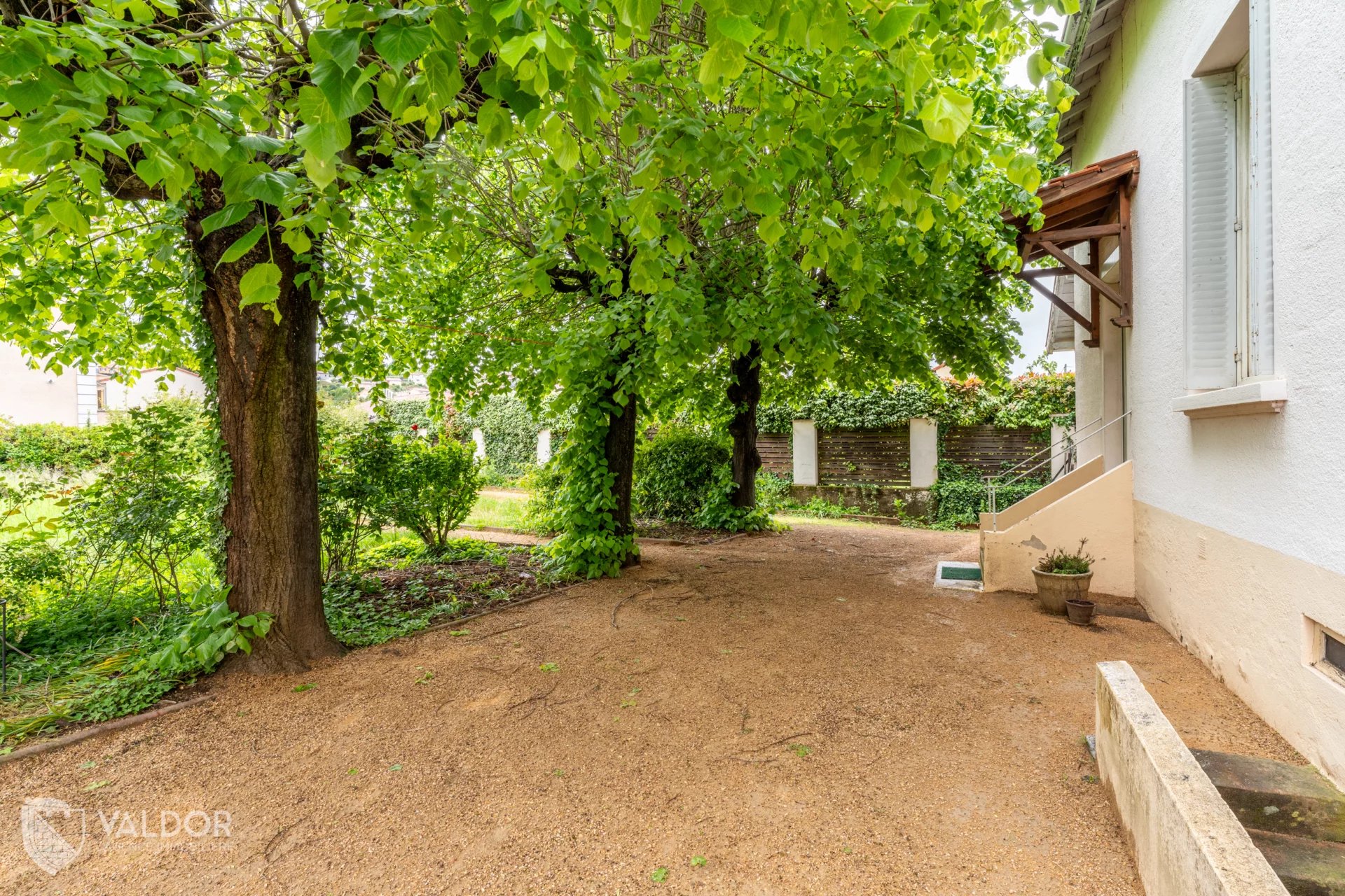 Maison familiale de 140 m² avec jardin arboré au cœur d'Anse