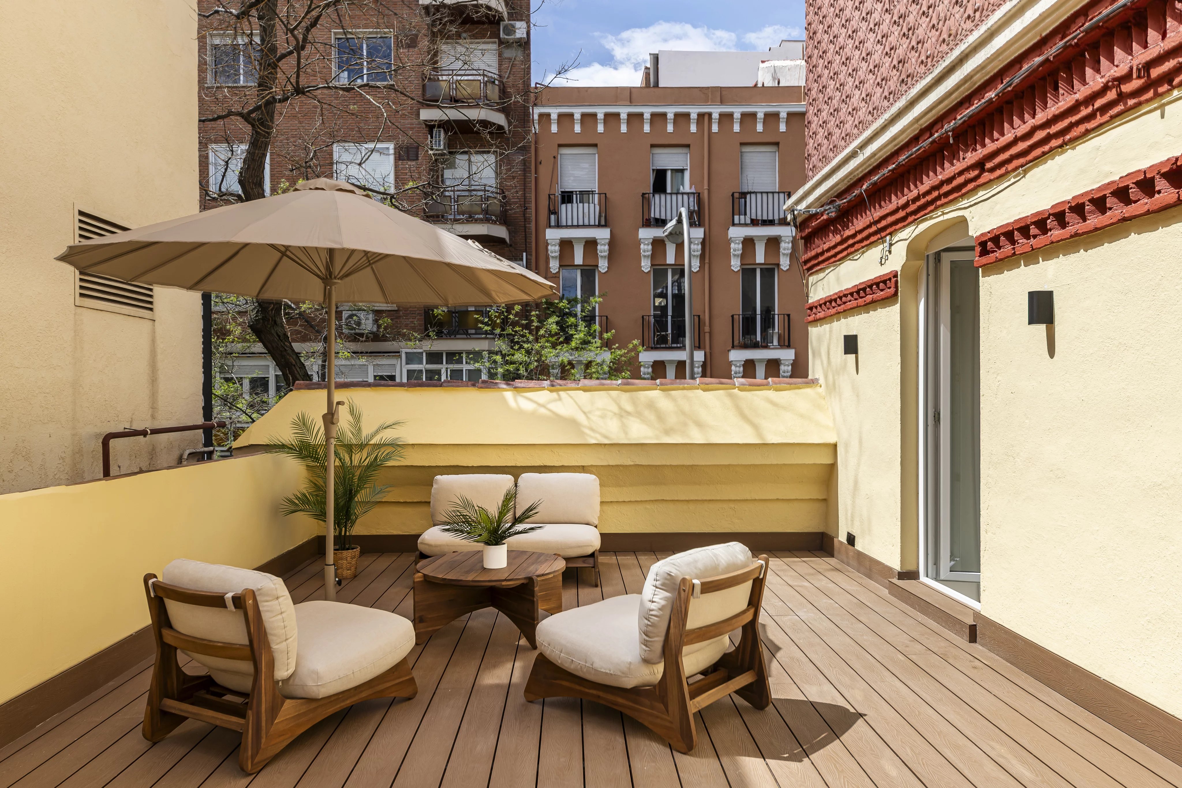 Elegant 2-Bed Apartment with Terrace in Chamberí