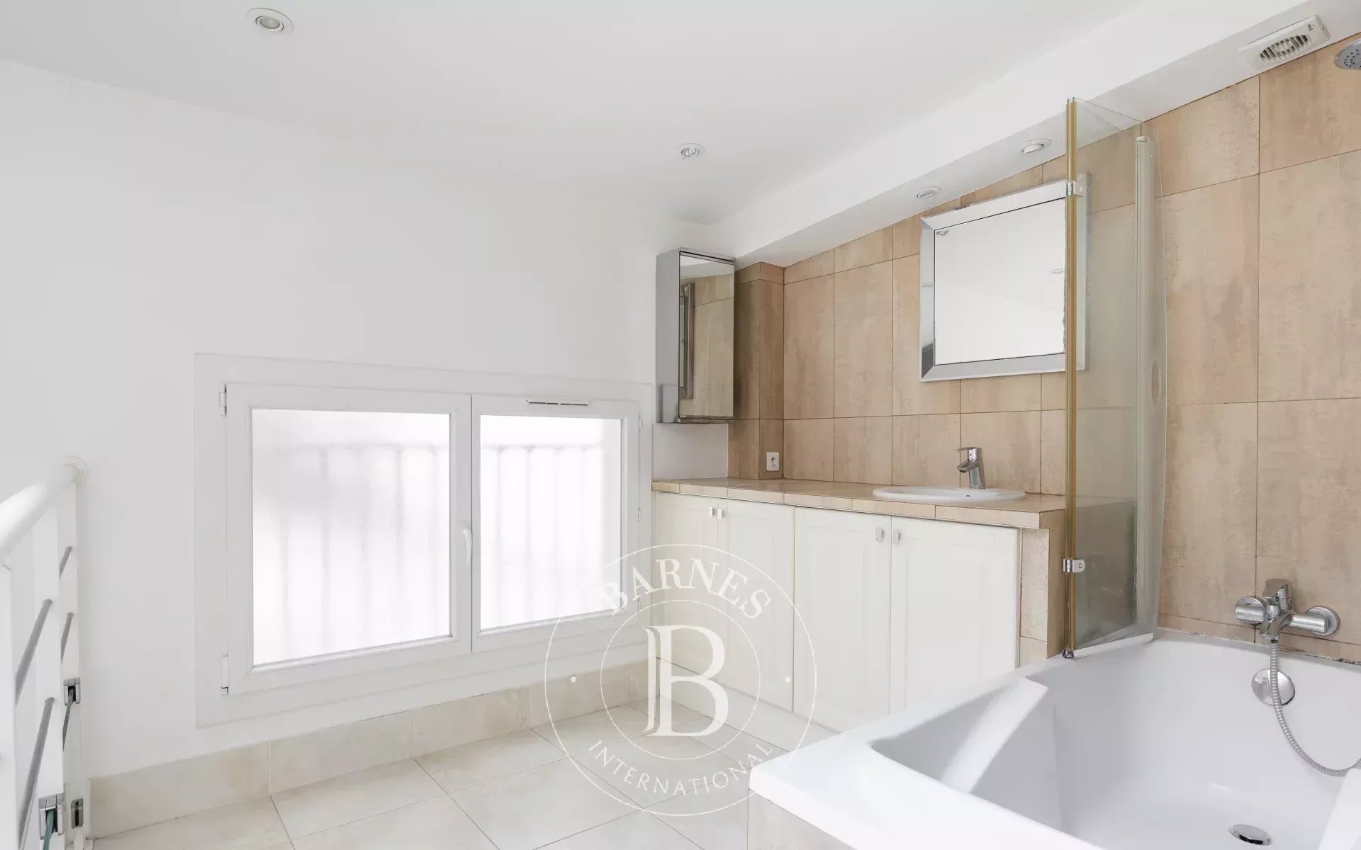 Daire Paris 18ème - picture 13