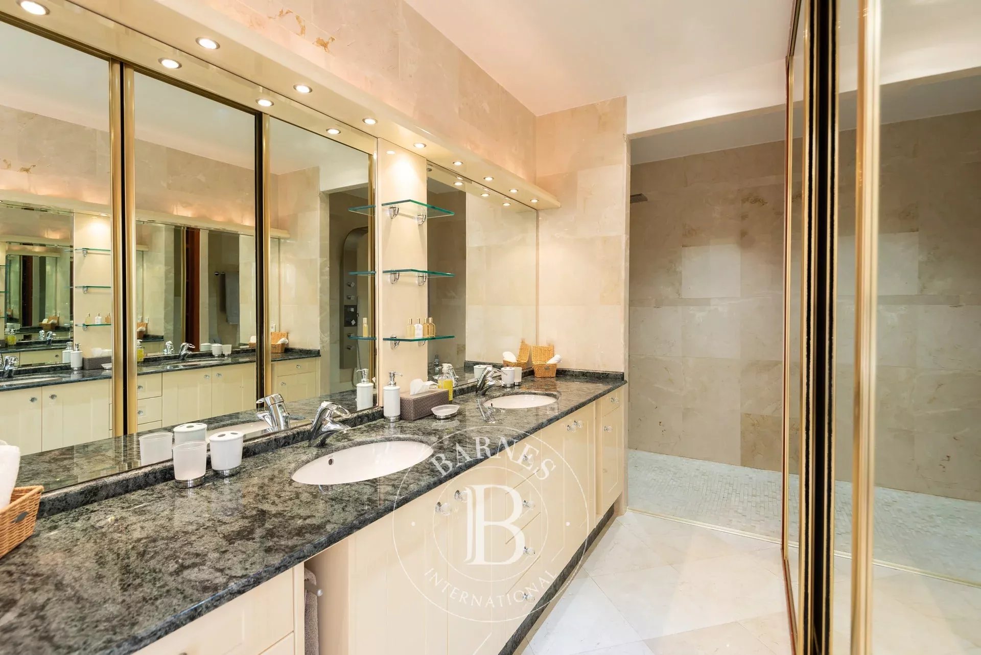 Petit Cul-de-Sac  - Villa 6 Chambres - picture 9