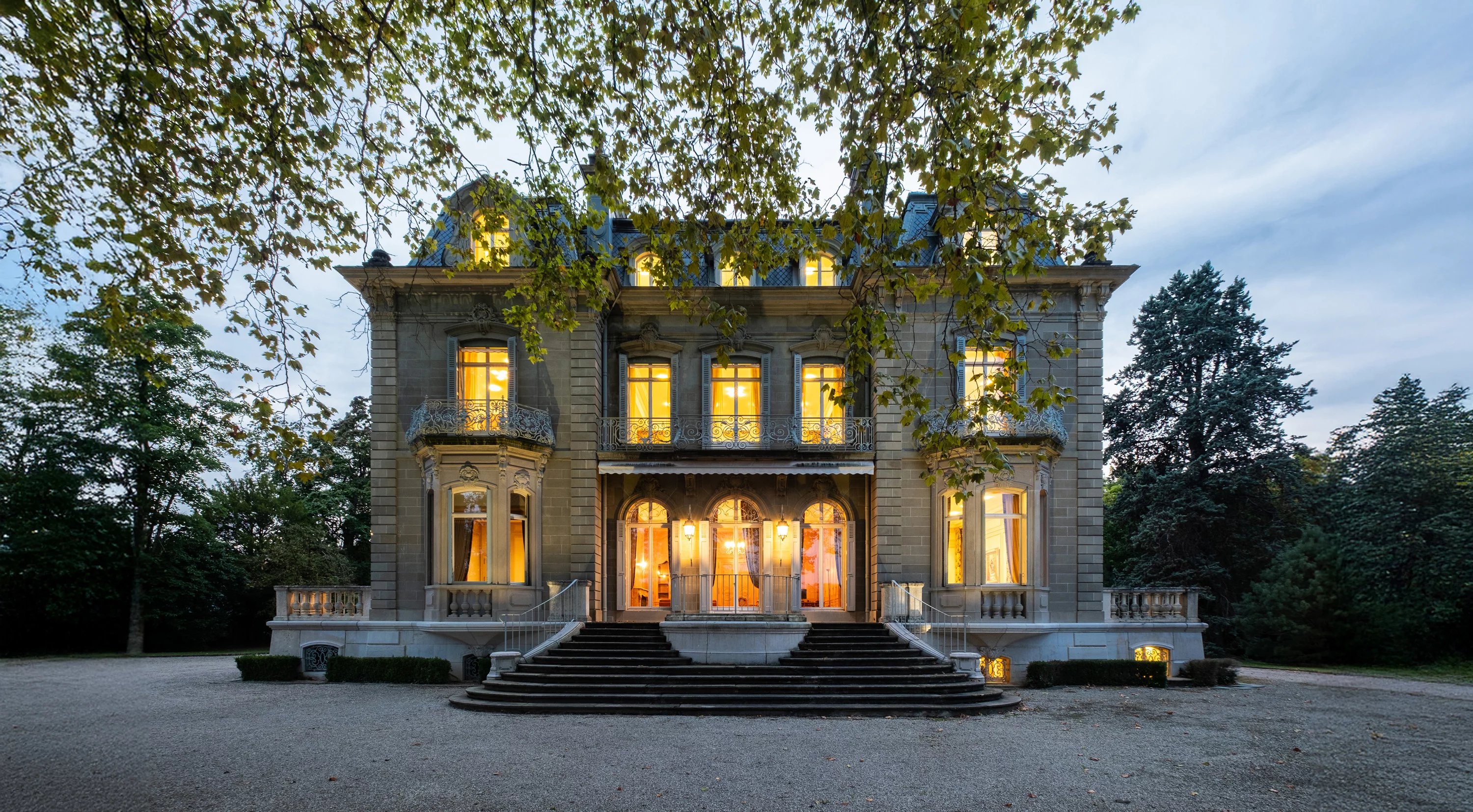 SPLENDID PRIVATE MANSION