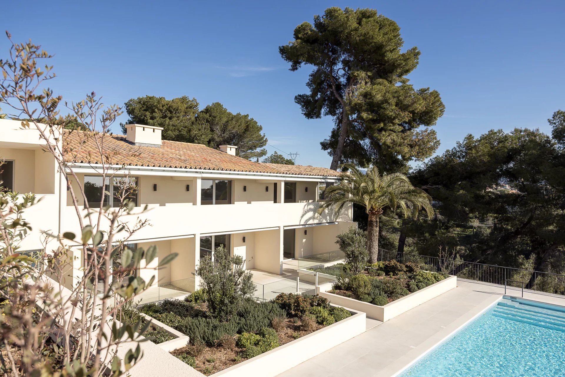 Hauts De Cagnes - Magnifique 4 pièces renové vue mer