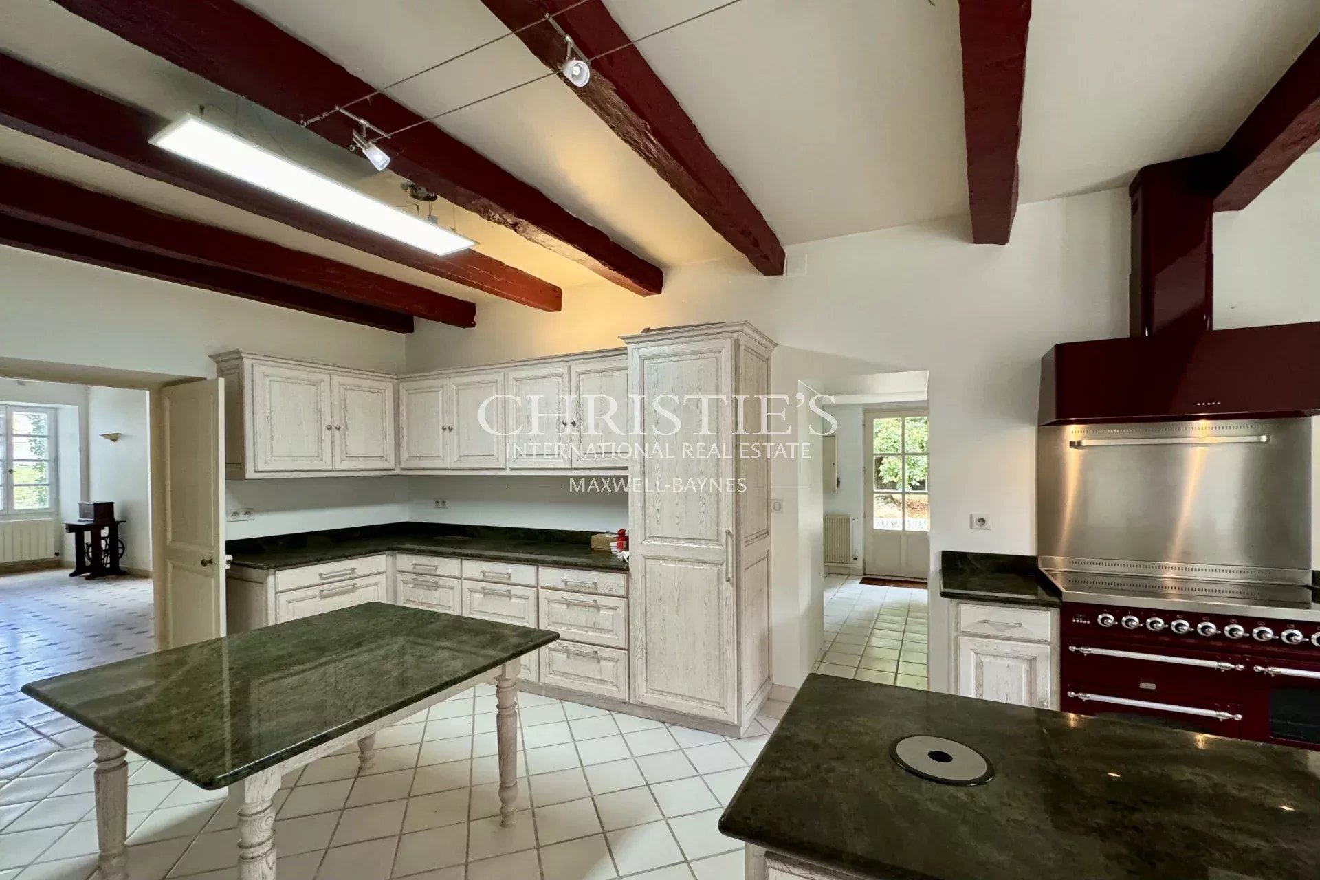 11 Bedroom Villa/Townhouse's Image 12