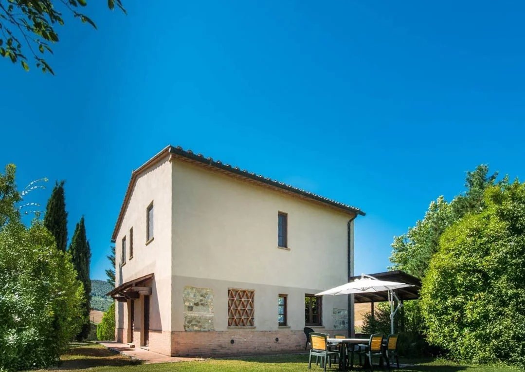 Elegante Casale con Piscina e Giardino Panoramico vicino a Volterra