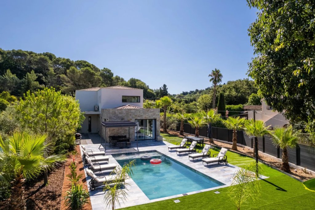Villa for sale in Mougins — Renovierte Luxusvilla zum Verkauf in Mougins | Familiensitz mit Pool