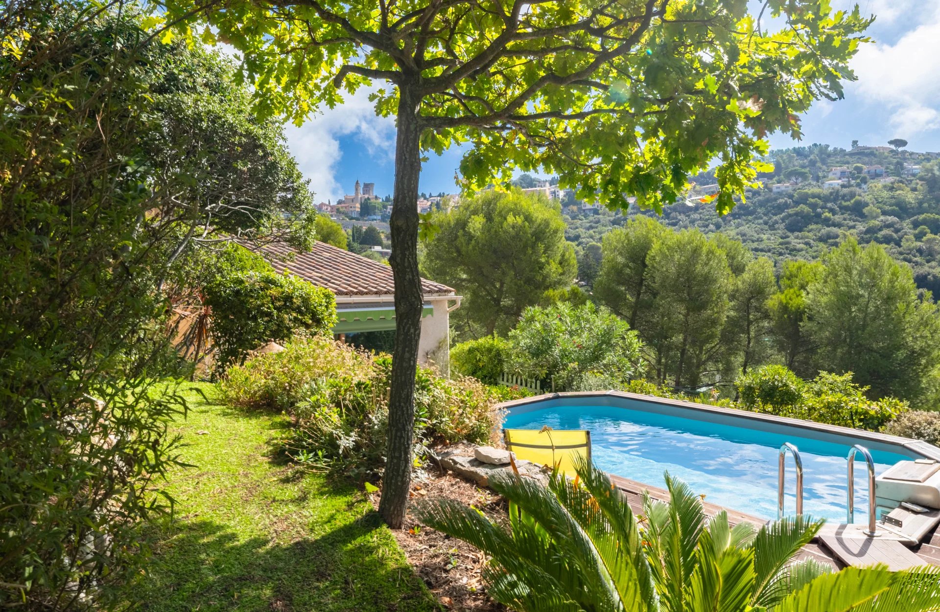 A PROXIMITE DE MONACO - MAISON A VENDRE A LA TURBIE - SERRIERS - VUE MER - PISCINE - JARDIN - 3 CHAMBRES
