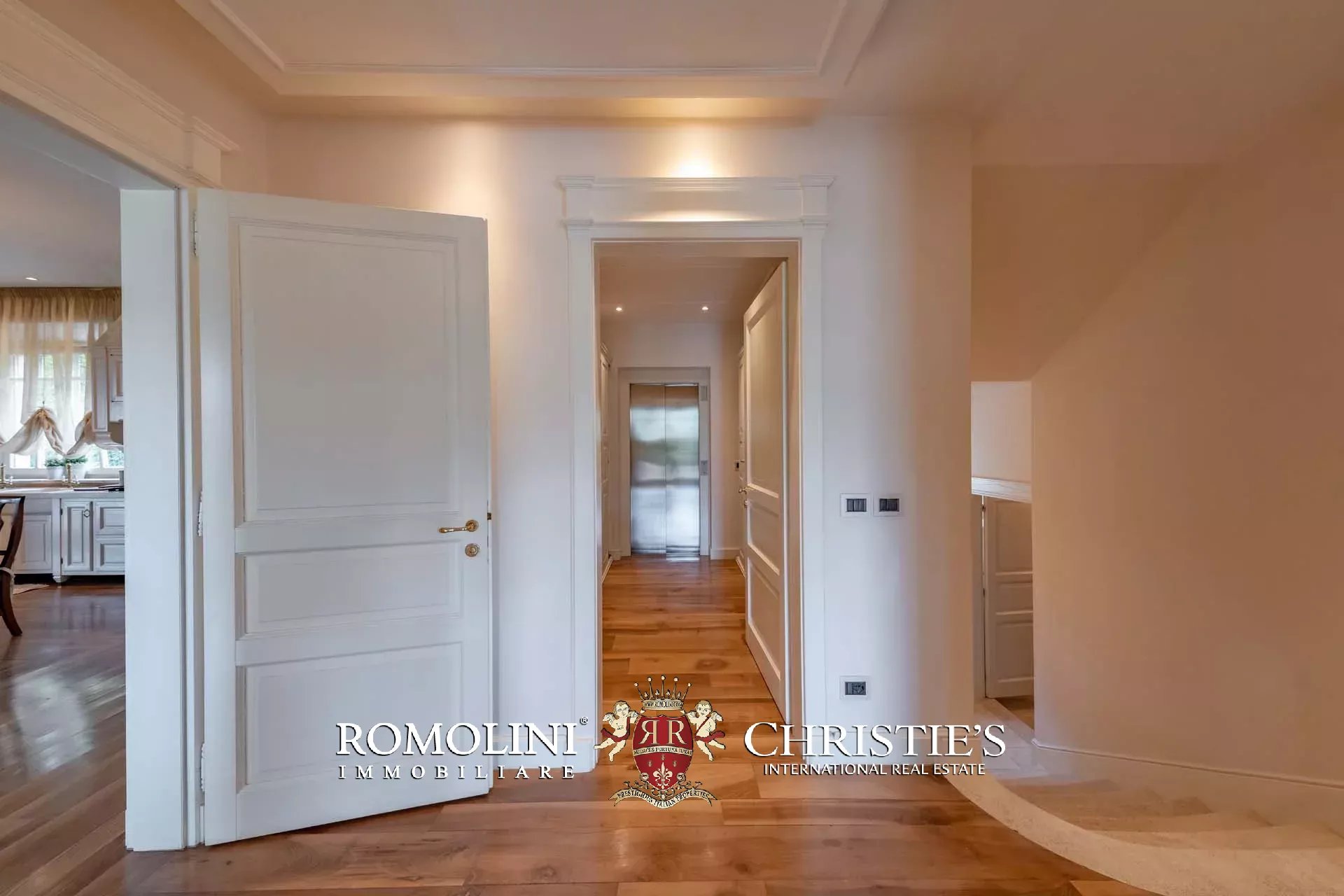 10 Bedroom Villa/Townhouse's Image 25