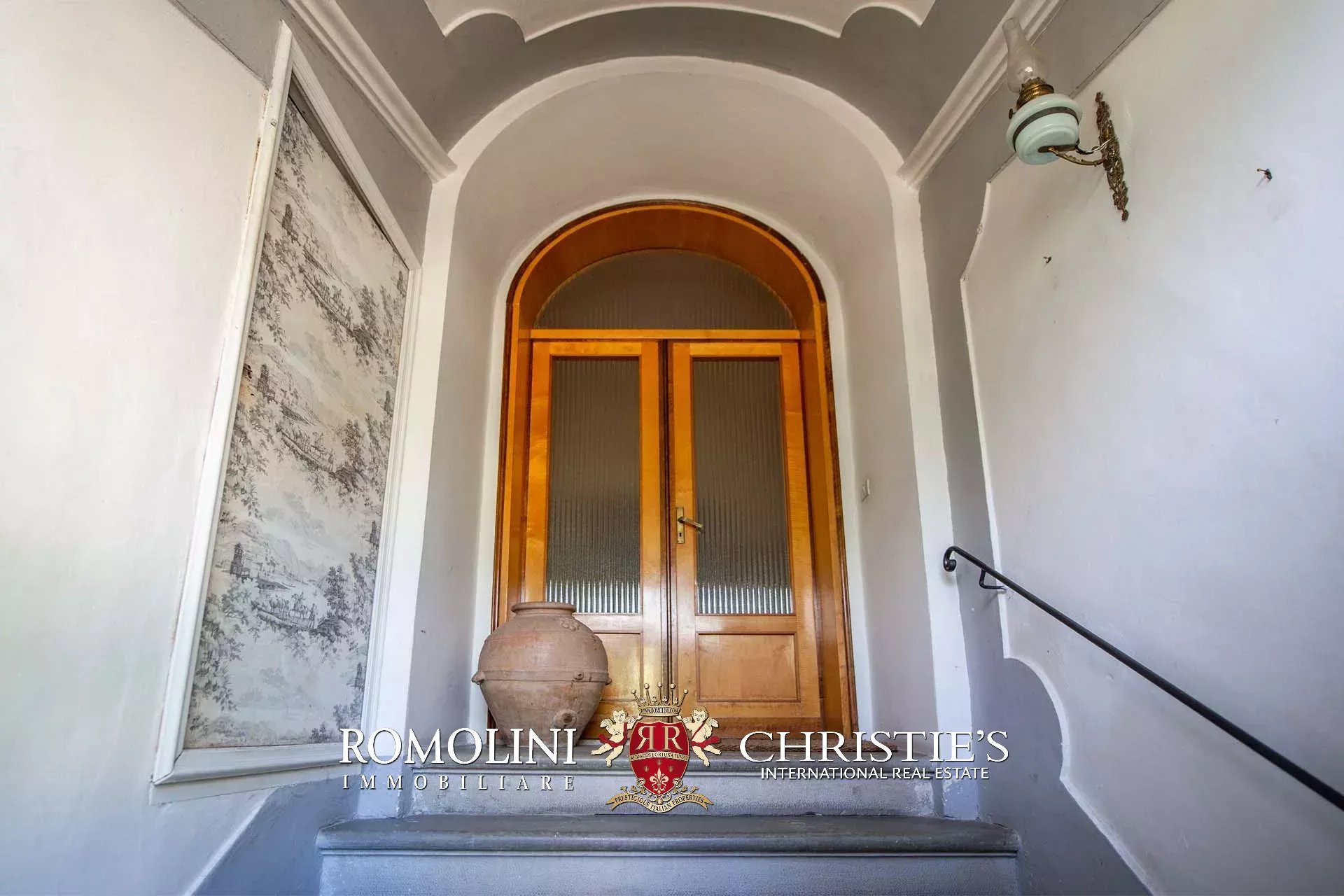 6 Bedroom Villa/Townhouse's Image 25