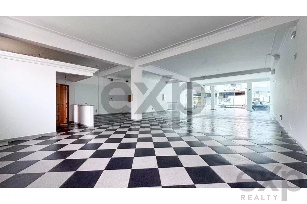 Espaço comercial a venda no Centro de Porto de Mós