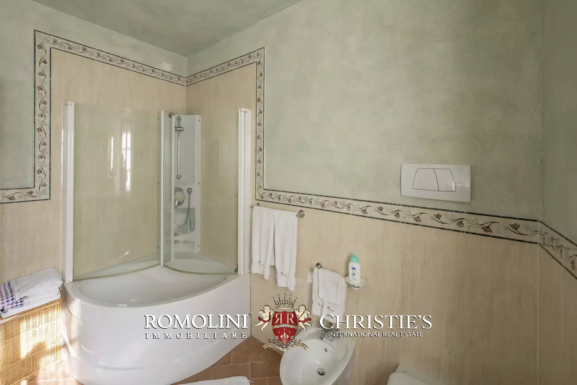 4 Bedroom Villa/Townhouse's Image 38