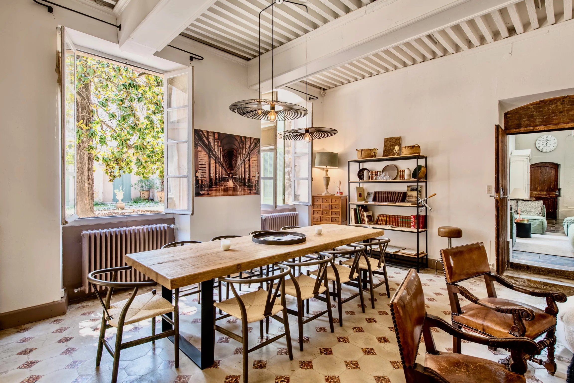 L’Isle-sur-la-Sorgue – 17th-century mansion/guest house with swimming pool. - 21434lr