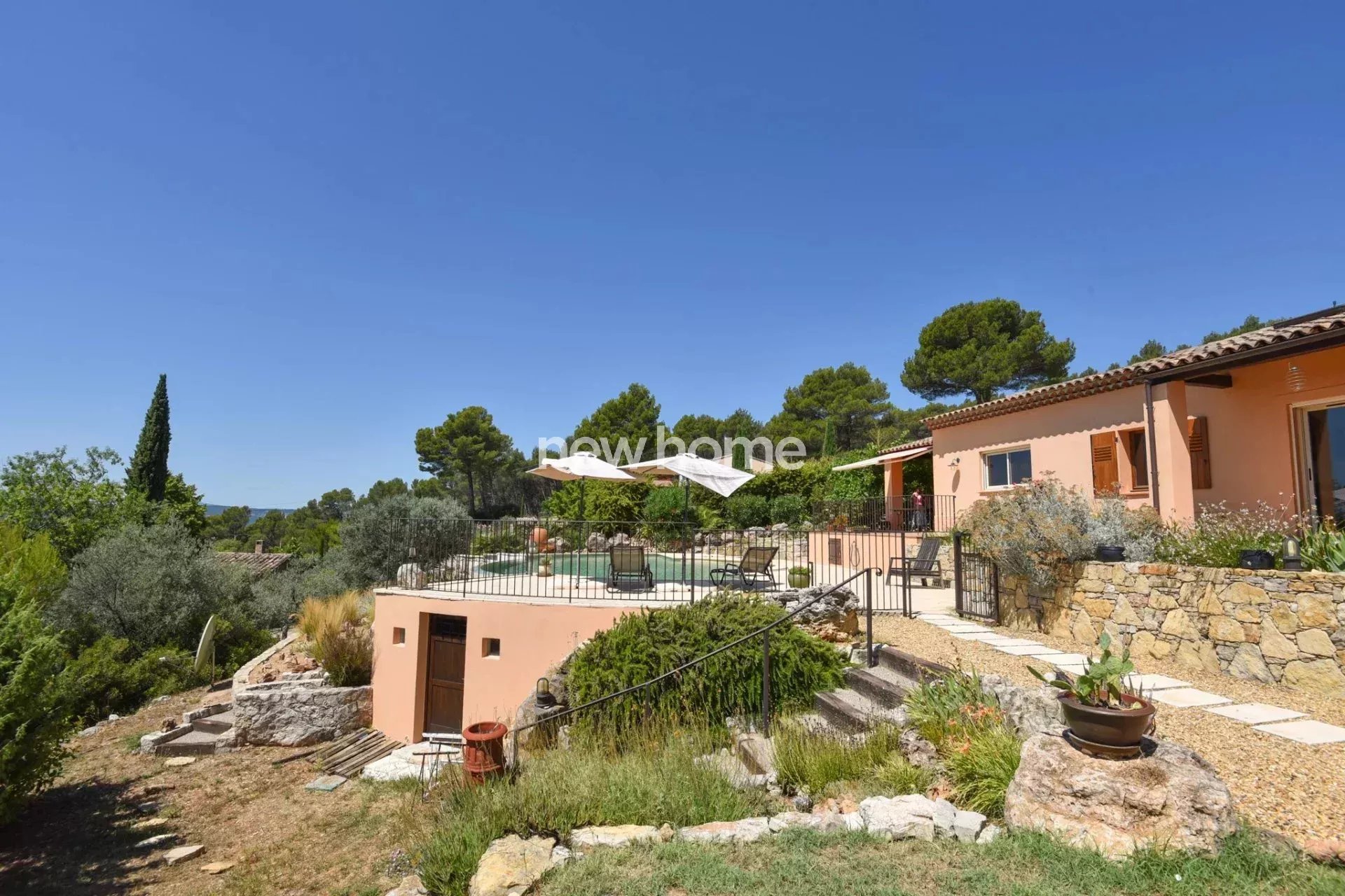 Propriété d'exception à Lorgues avec vue panoramique et appartement indépendant