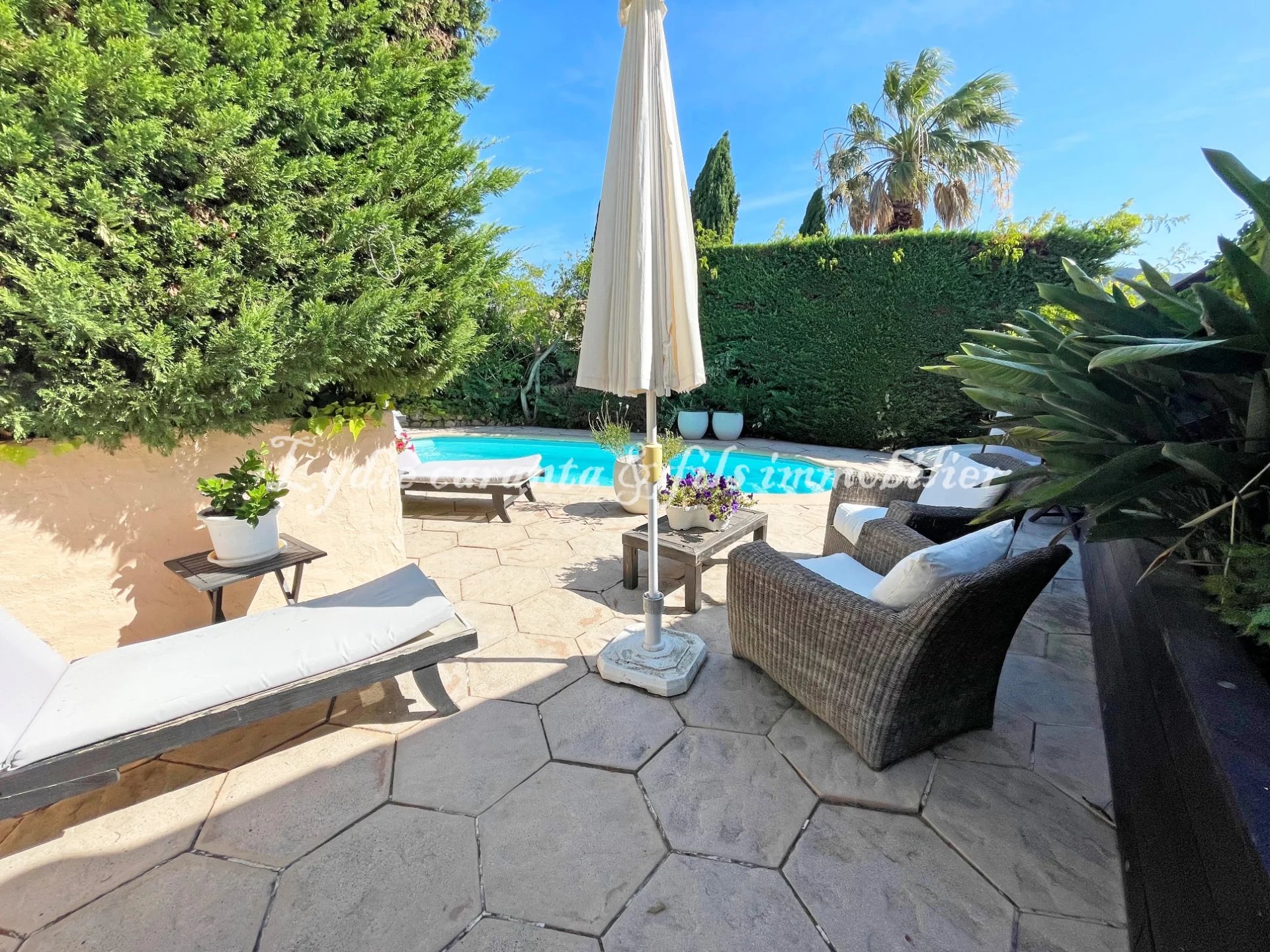 Vente Villa 6 pièces Sainte Maxime avec garage et piscine