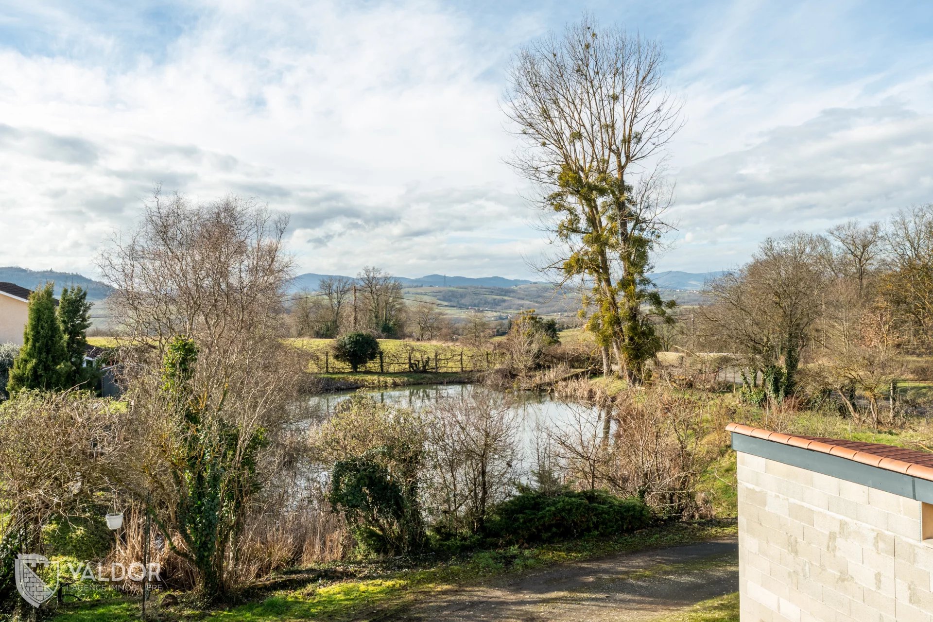 Maison Traditionnelle- avec Terrain et Etang