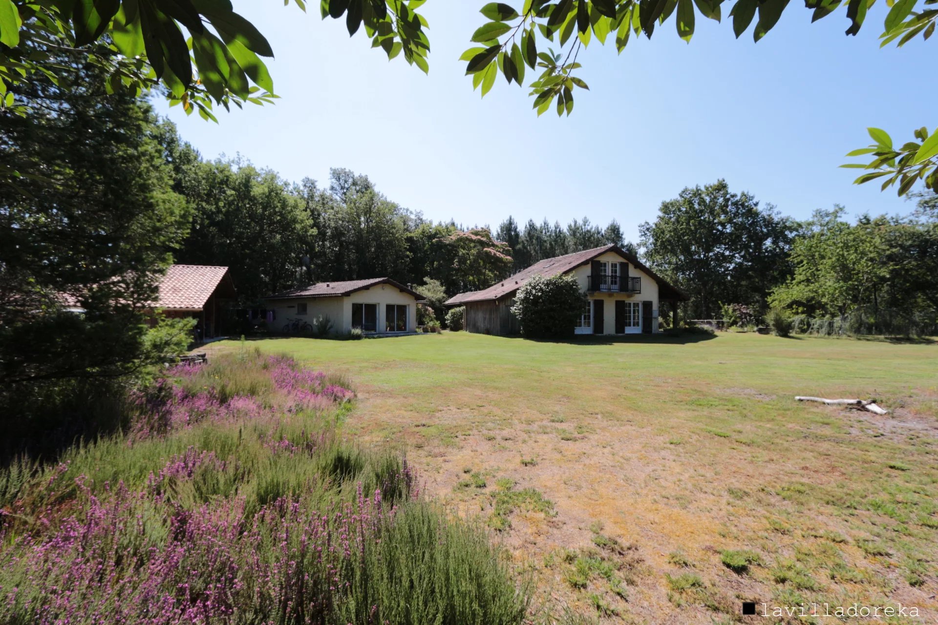 Maison landaise 1800 rénovée avec dépendances, piscine et grange