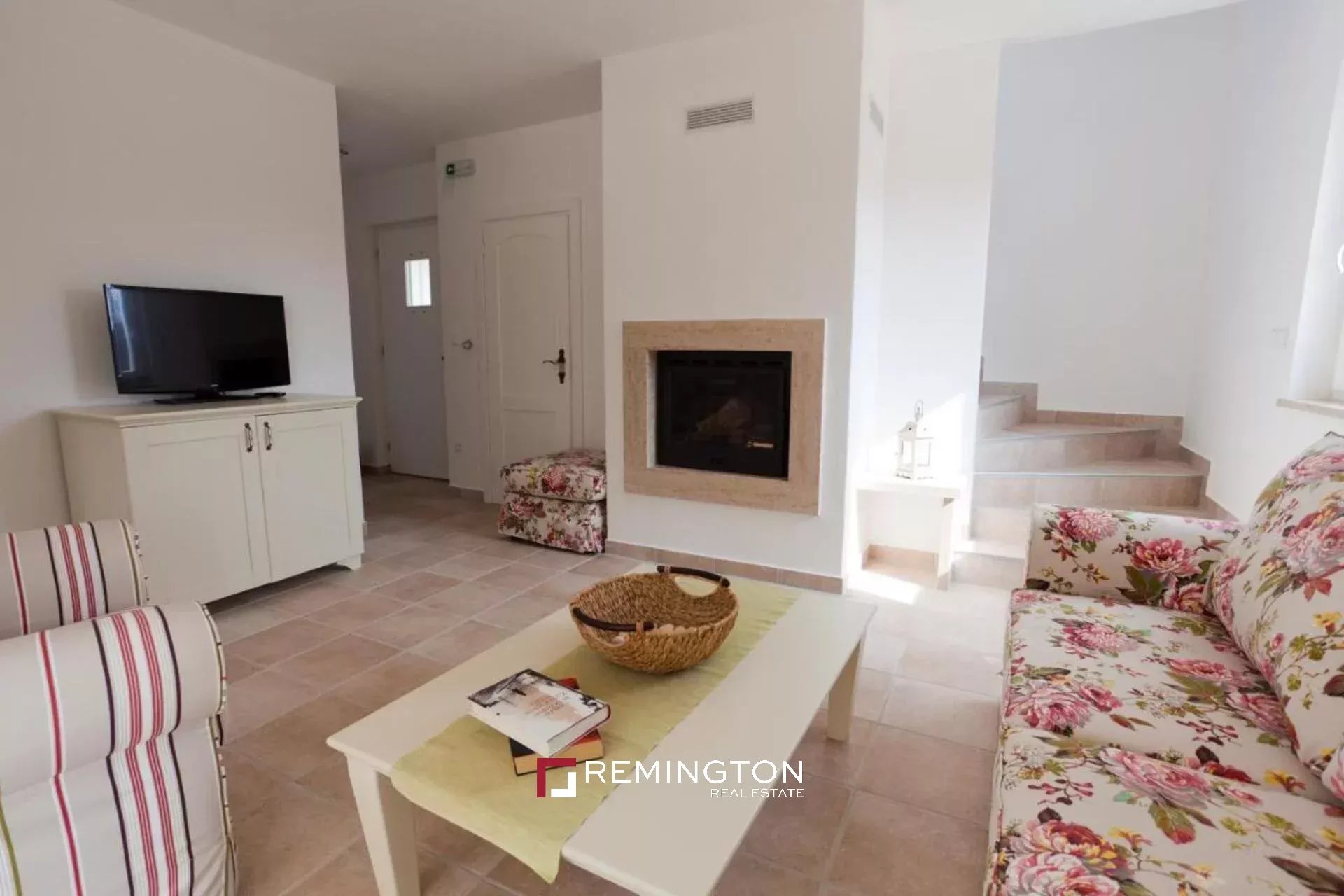 6 Bedroom Villa/Townhouse's Image 3