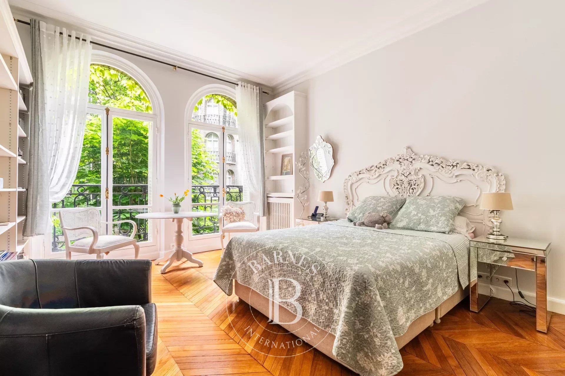Paris 16 - Victor Hugo - Dual-aspect 4-bed apartment - picture 10