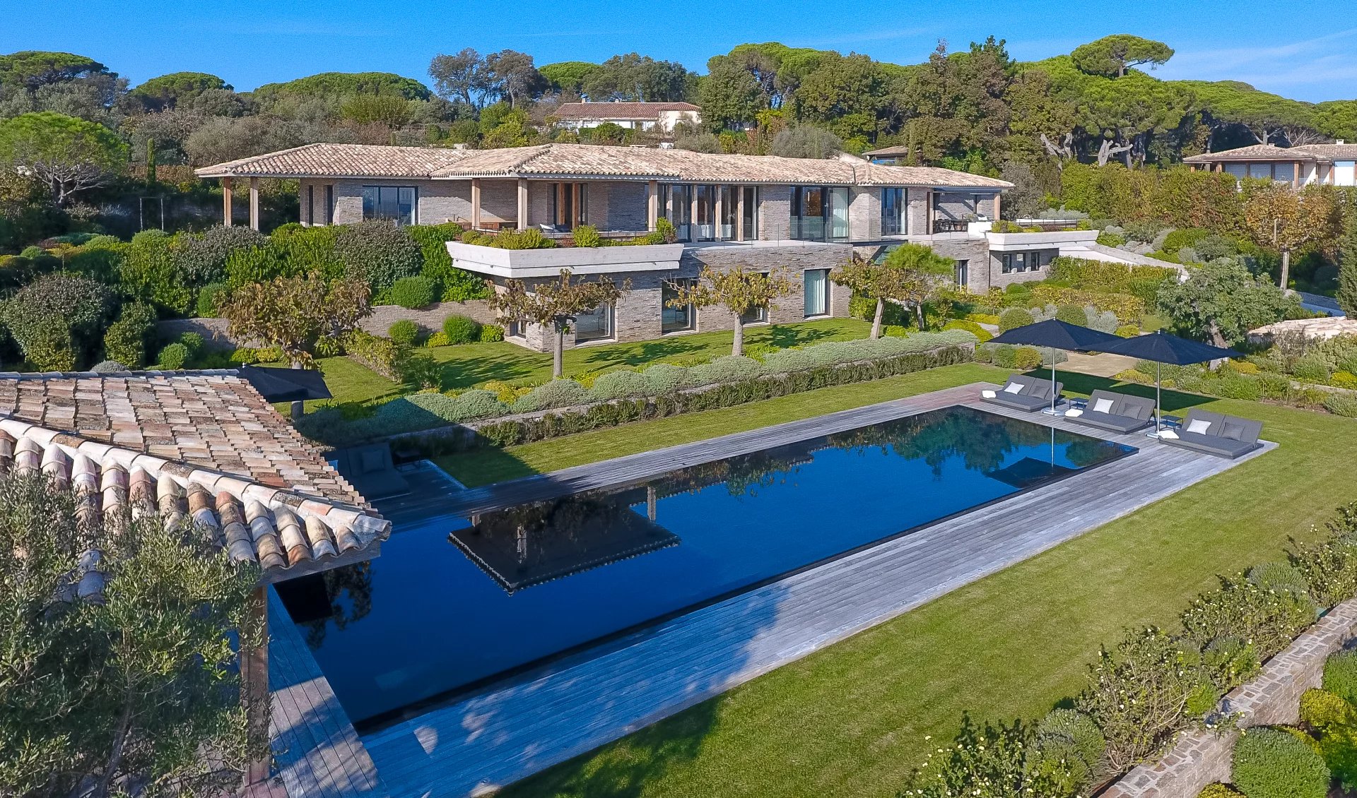 REF 109 : INCREDIBLE PROPERTY - SAINT-TROPEZ - PRIVATE DOMAIN