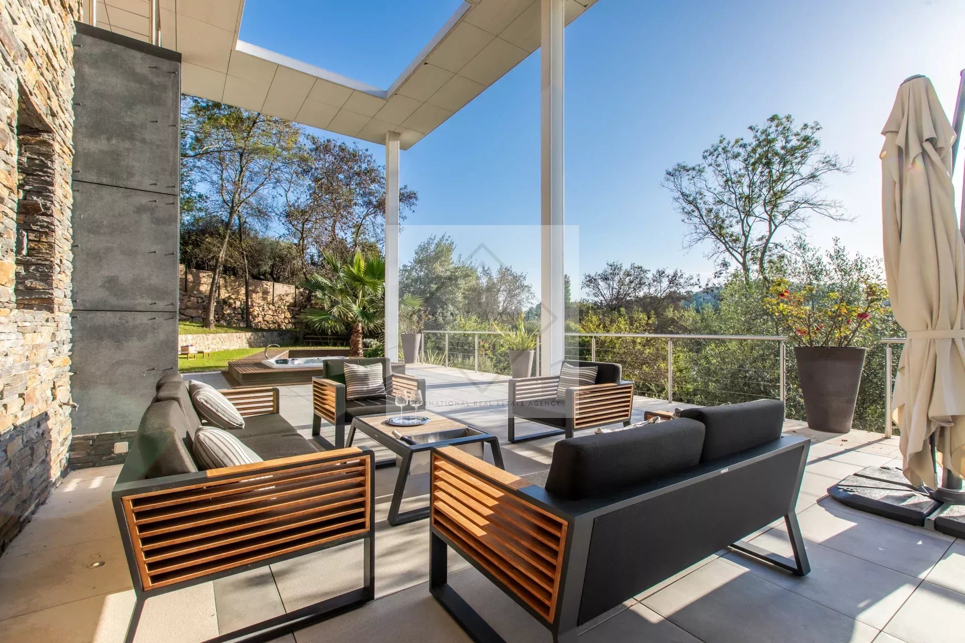 L'art de vivre à son apogée : deux magnifiques villas à vendre à Mougins