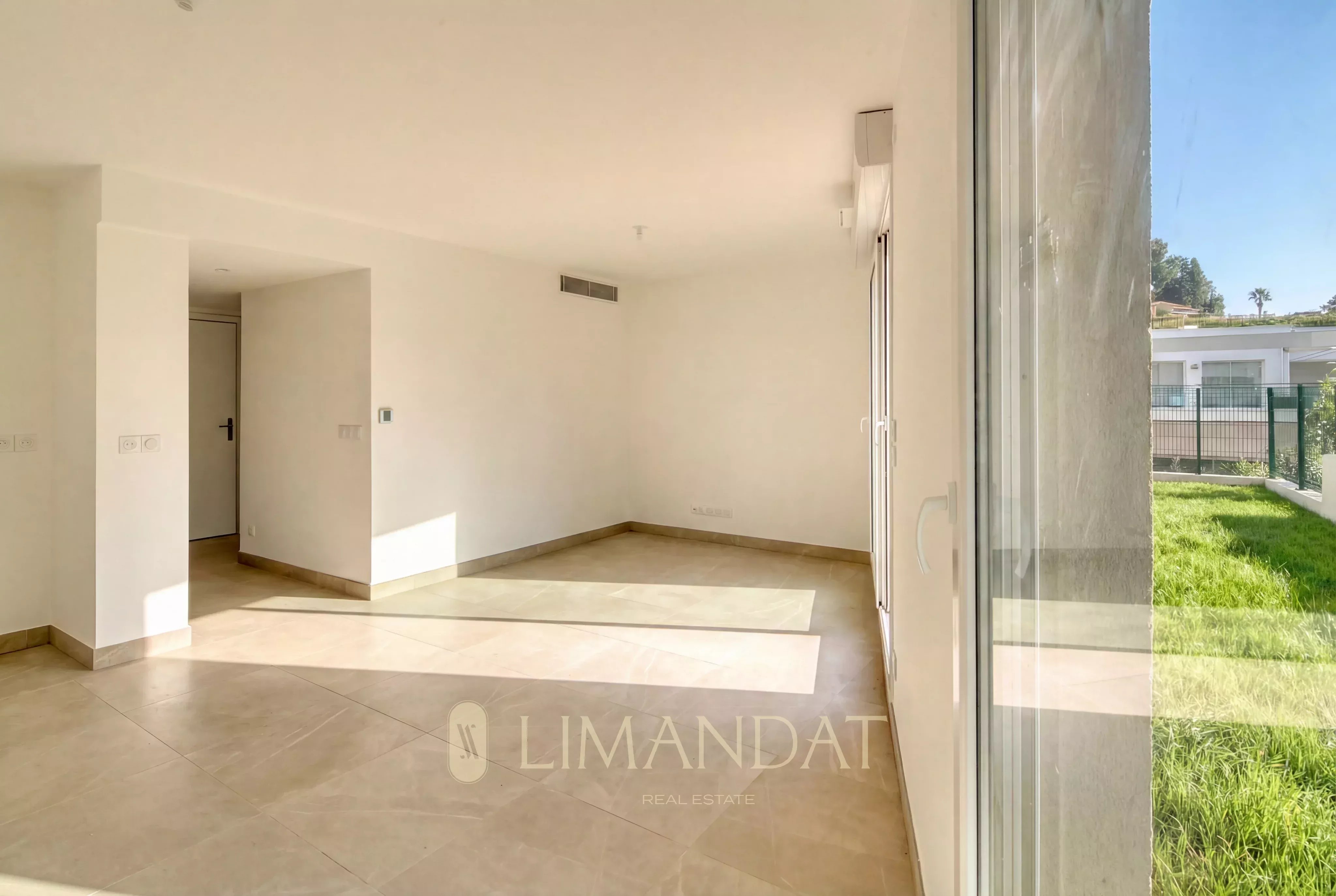 Roquebrune-Cap-Martin Carnolès - 3 camere nuove 59 mq con giardino 86 mq e parcheggio