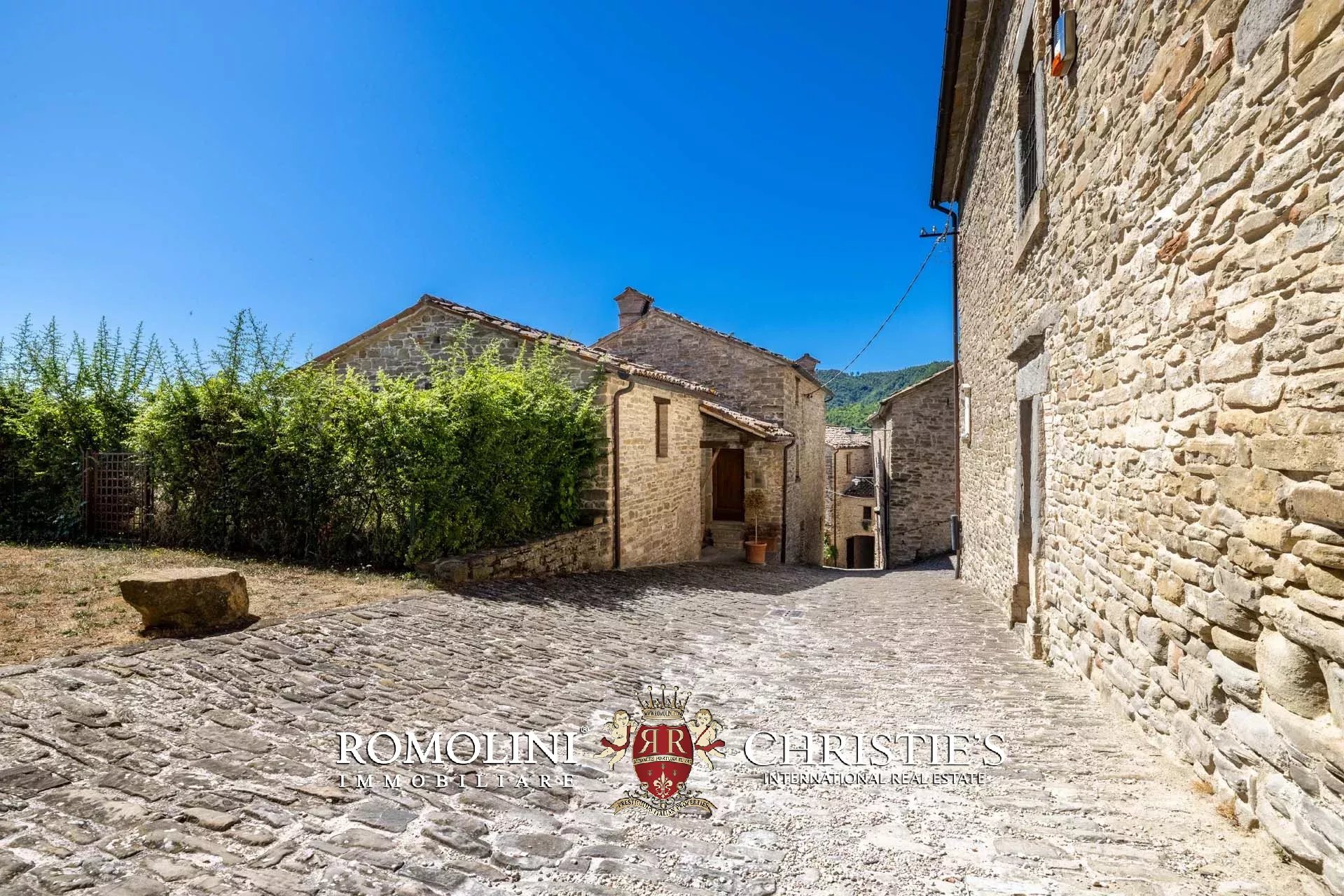 10 Bedroom Chateau's Image 90