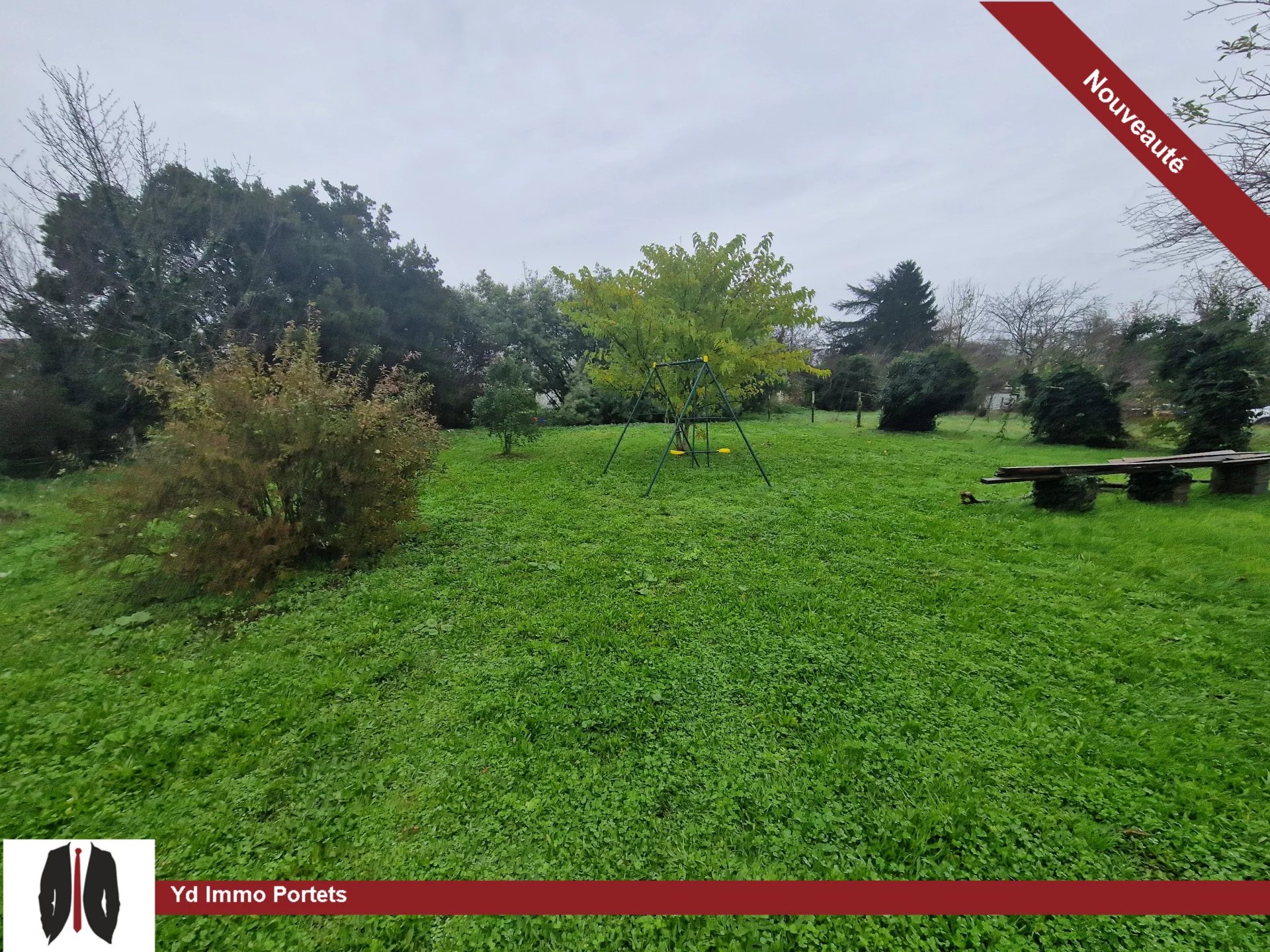 Terrain constructible d'environ 850m²