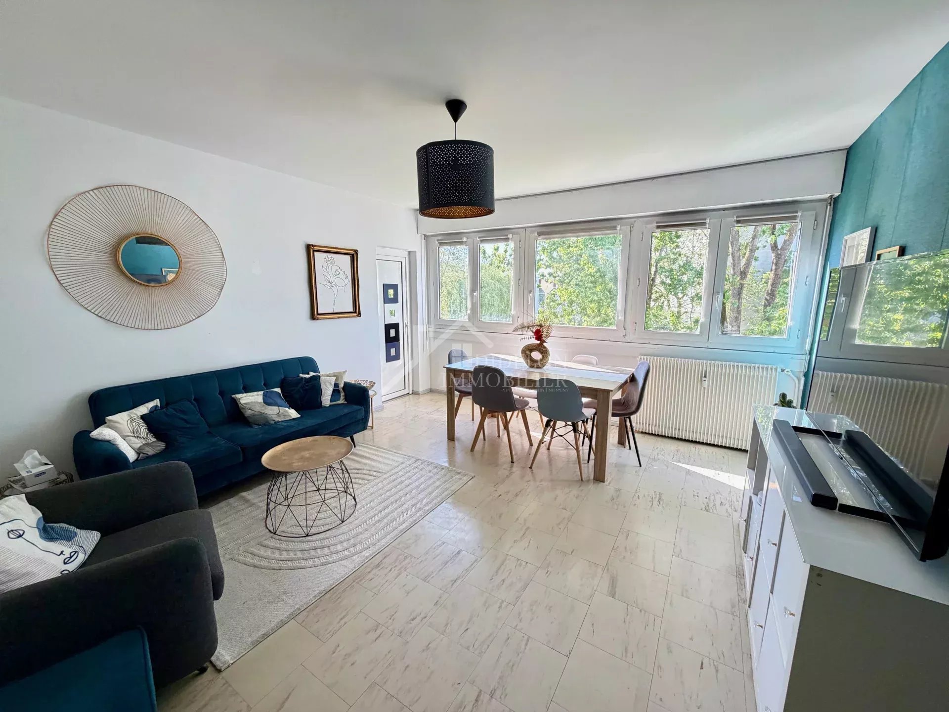 Appartement 5 pièces - 98 m² - balcon
