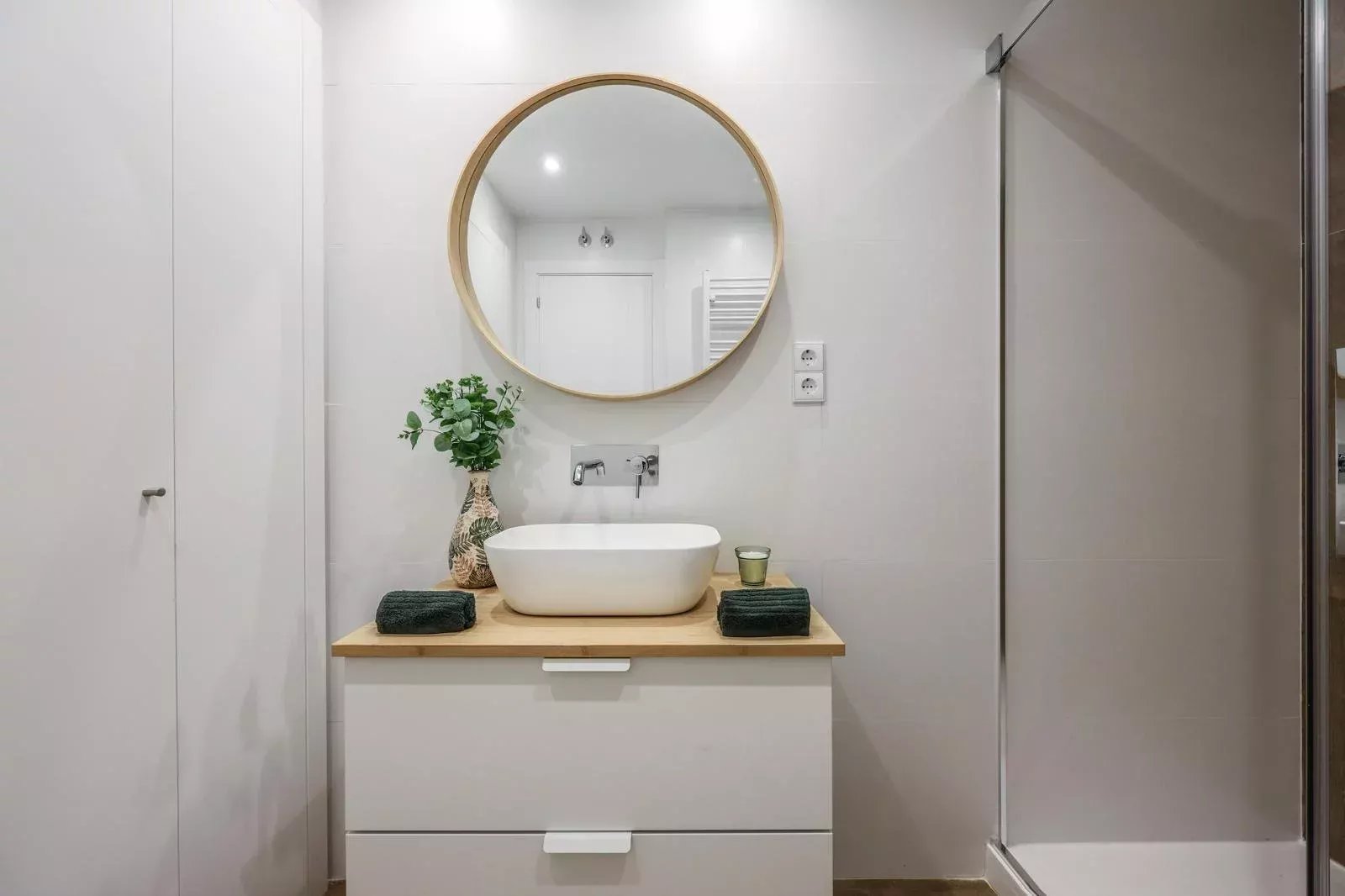 Modern and Bright Apartment on Paseo de la Castellana - picture 15