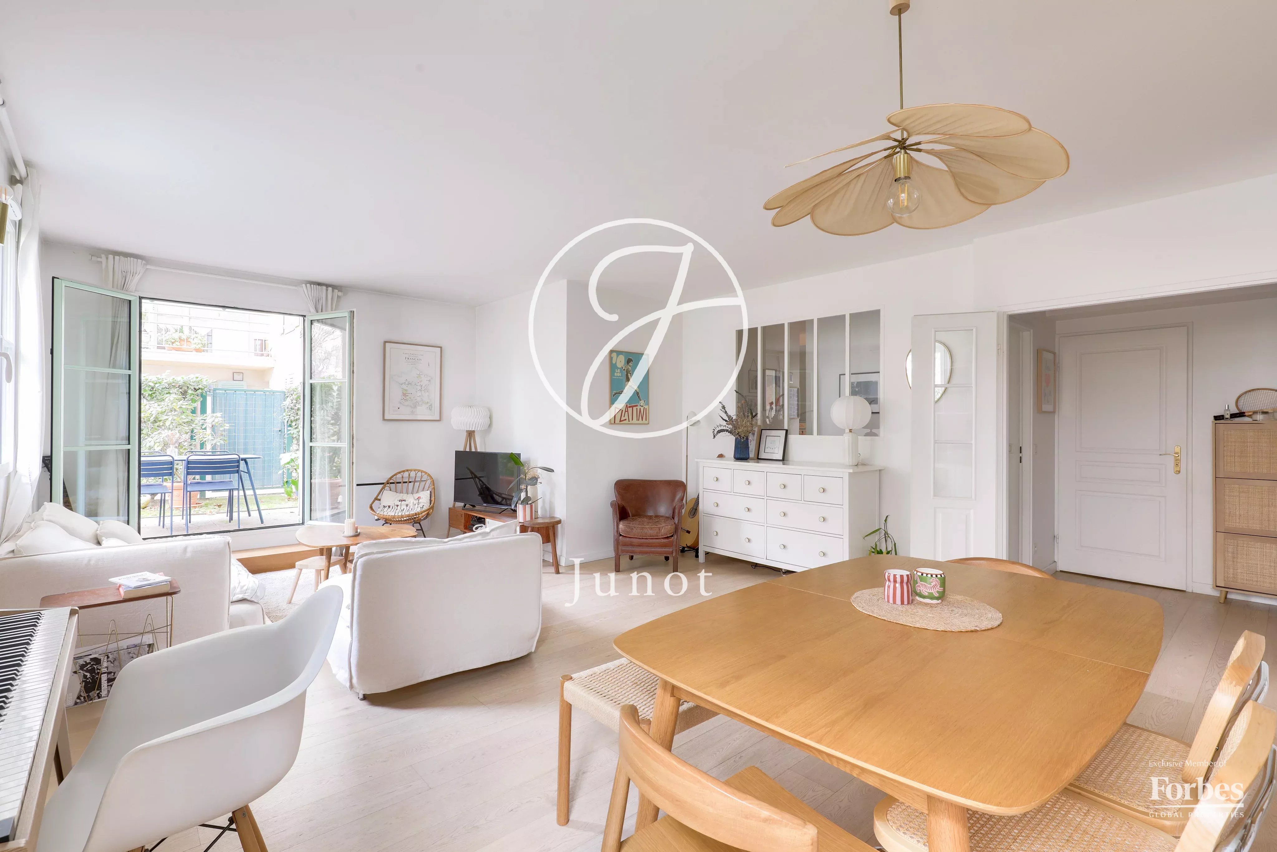 Rueil-Malmaison - TRIANGLE D'OR - Appartement familial à vendre - 107m² - 3 chambres - Jardin privatif.