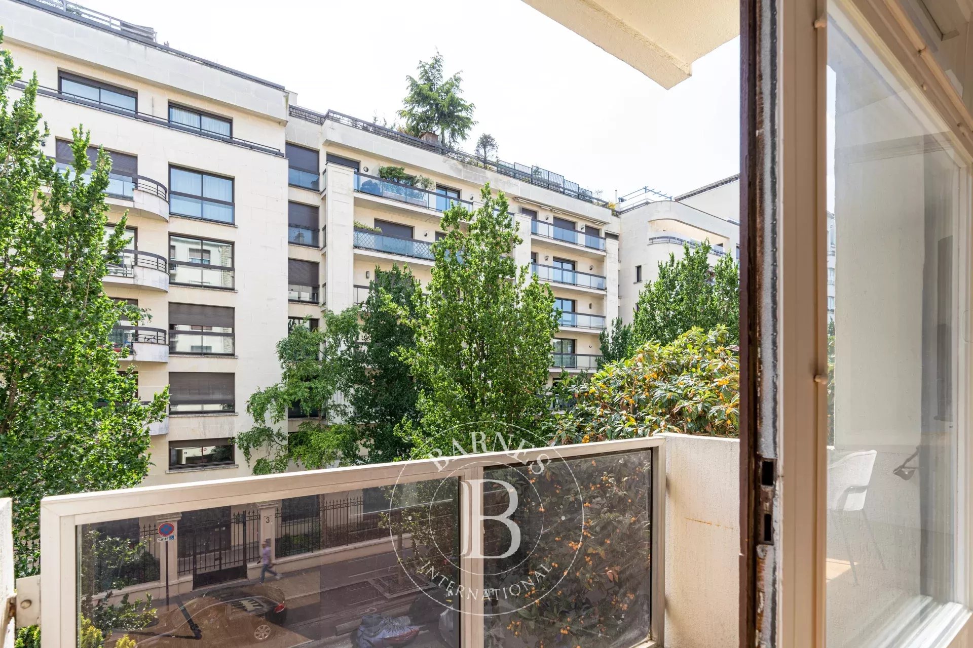 Neuilly-Soyer - Renovated 1-bed apartment - Sought-after location - Near the shops