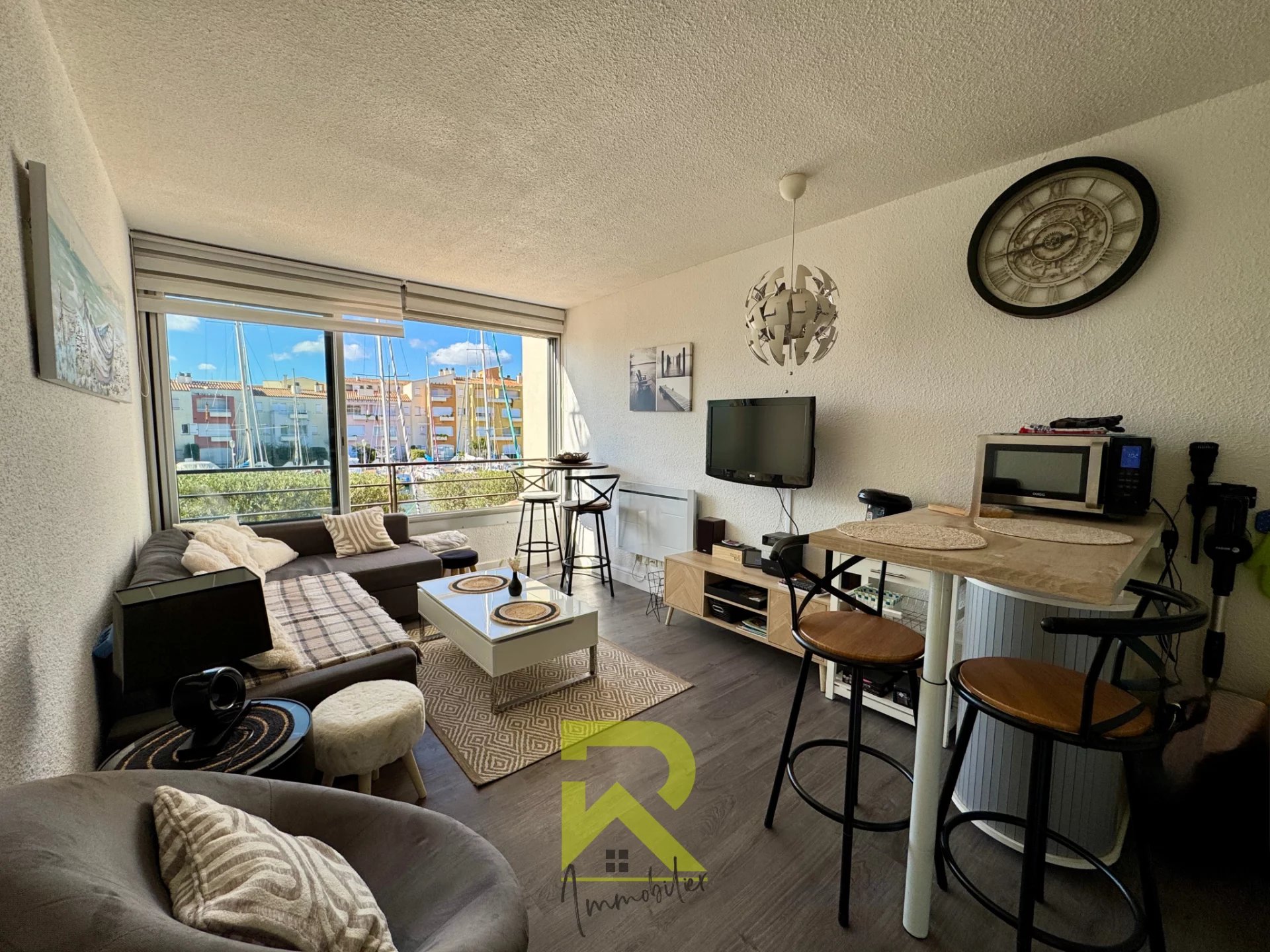 2 pièces cabine + parking avec vue bateaux