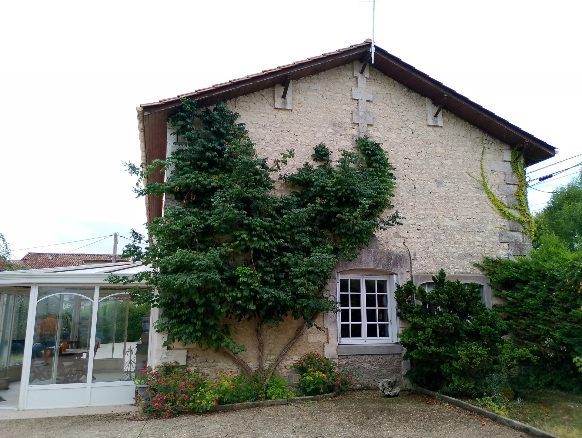 House in Barbezieux-Saint-Hilaire - Image 2