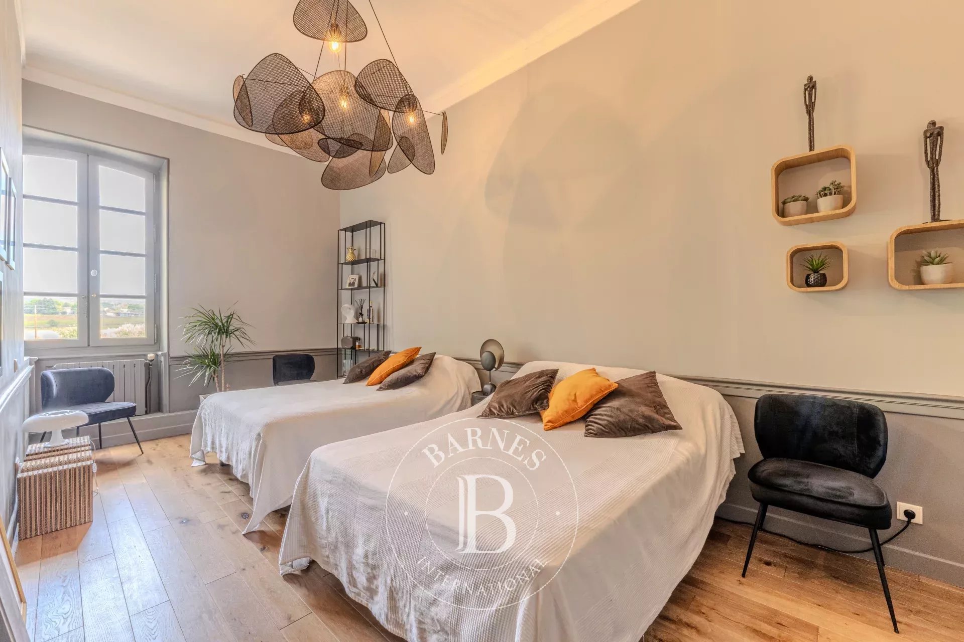 AIX-EN-PROVENCE - OLD APARTMENT RENOVED IN A CASTEL NESTLED IN A PARC -1700.7 FT2-2 BEDROOMS-GARAGE AND PARK. - picture 19