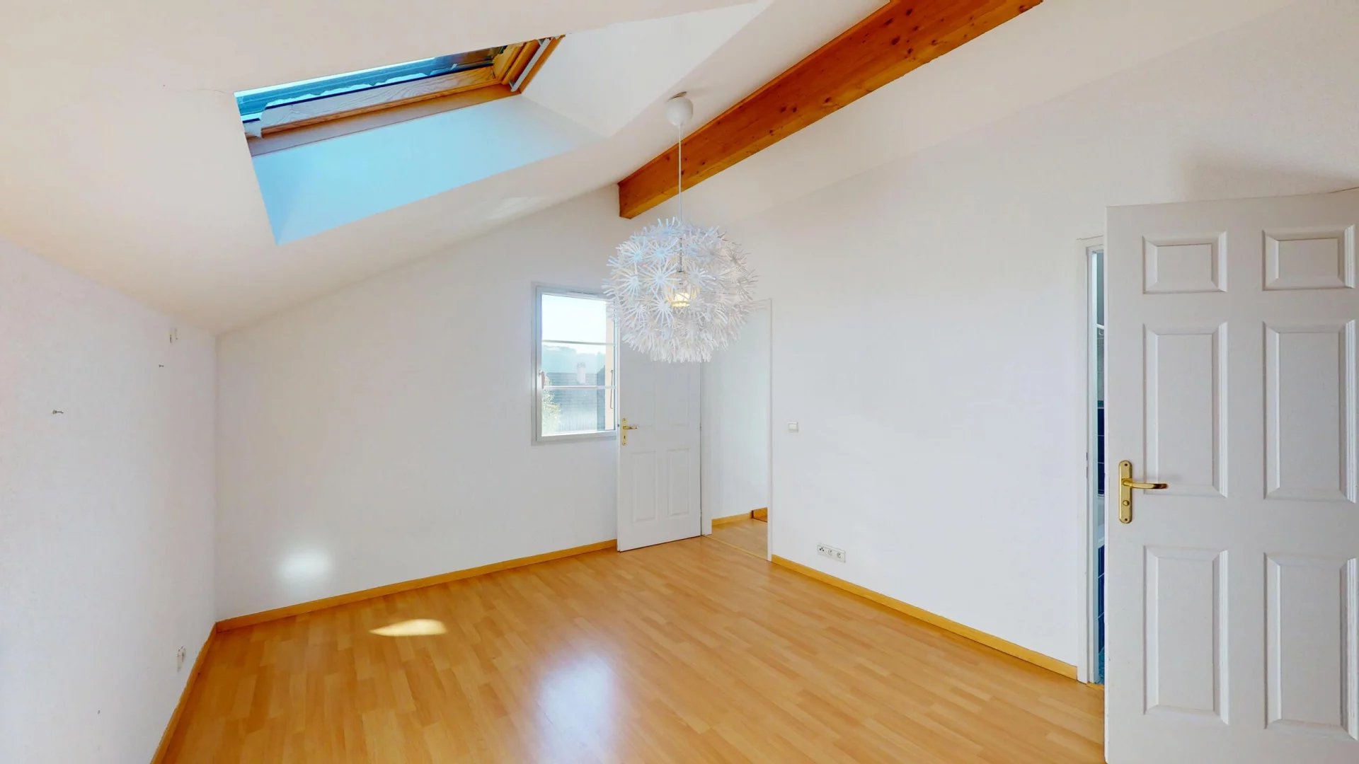 Villa 3 chambres, 3 SdB, jardin, dans résidence piscine - prox. Genève