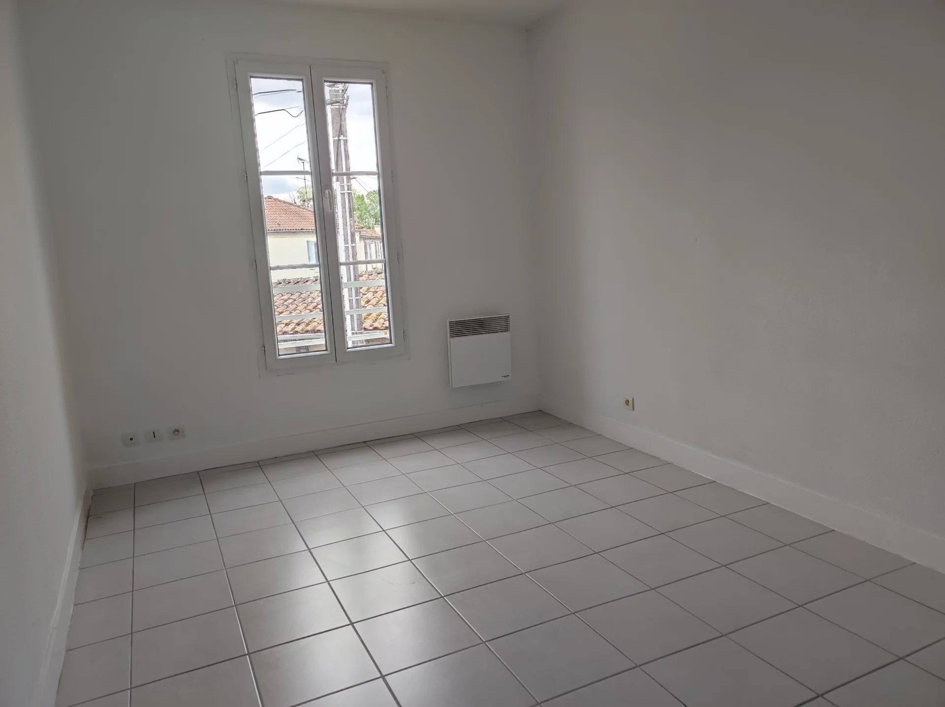 CENTRE BOURG DE ST SYMPHORIEN - APPARTEMENT T2 - Photo 4