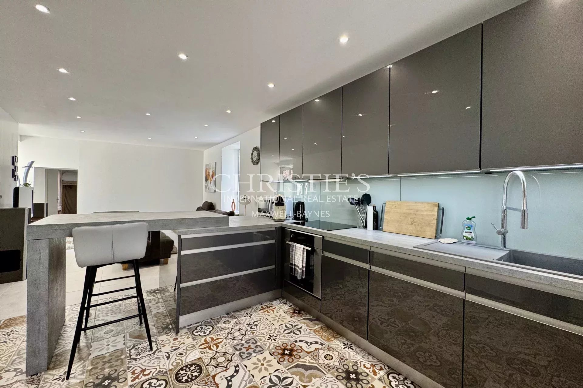 7 Bedroom Villa/Townhouse's Image 39