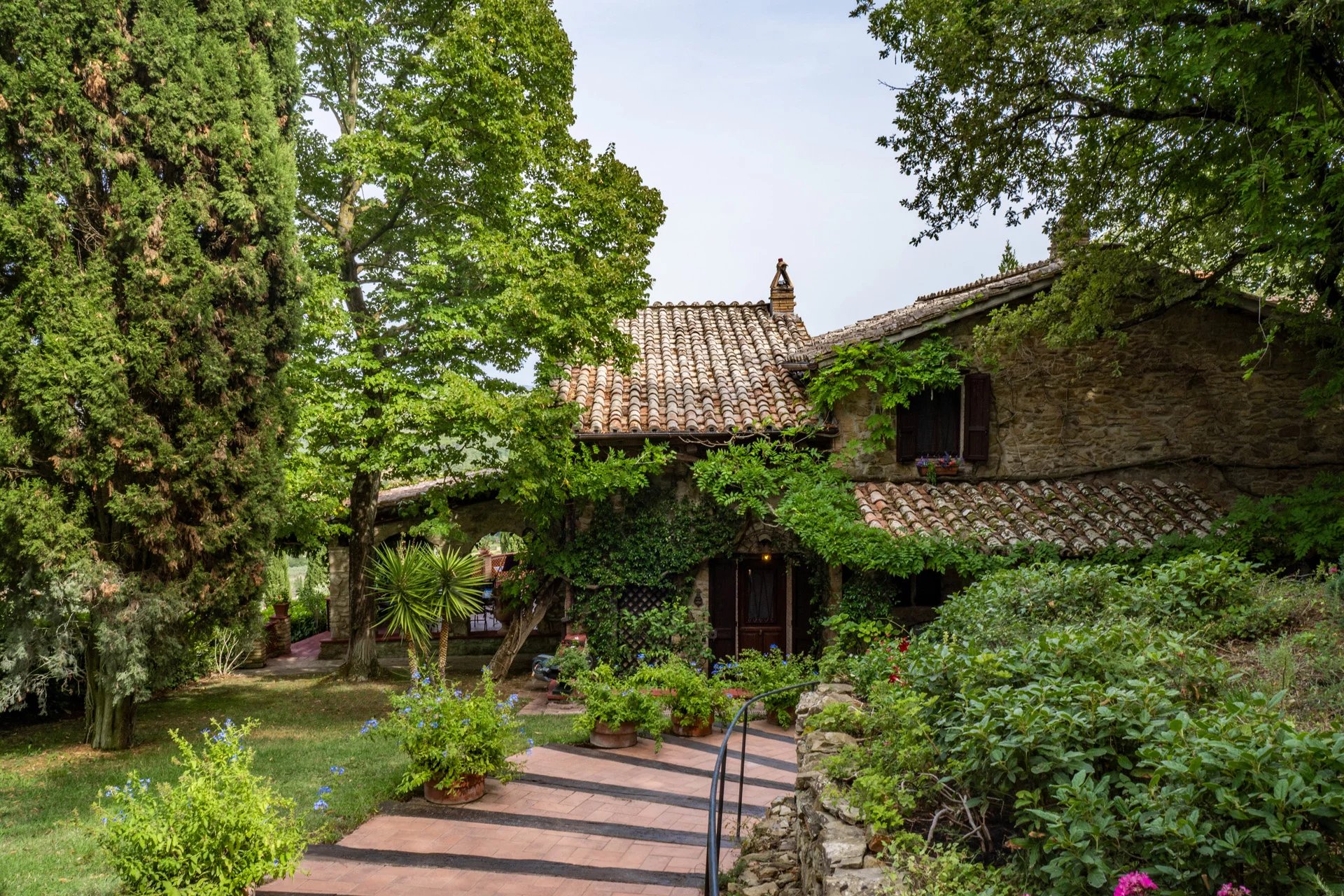  CASALE PANORAMICO CON PISCINA IN VENDITA IN UMBRIA