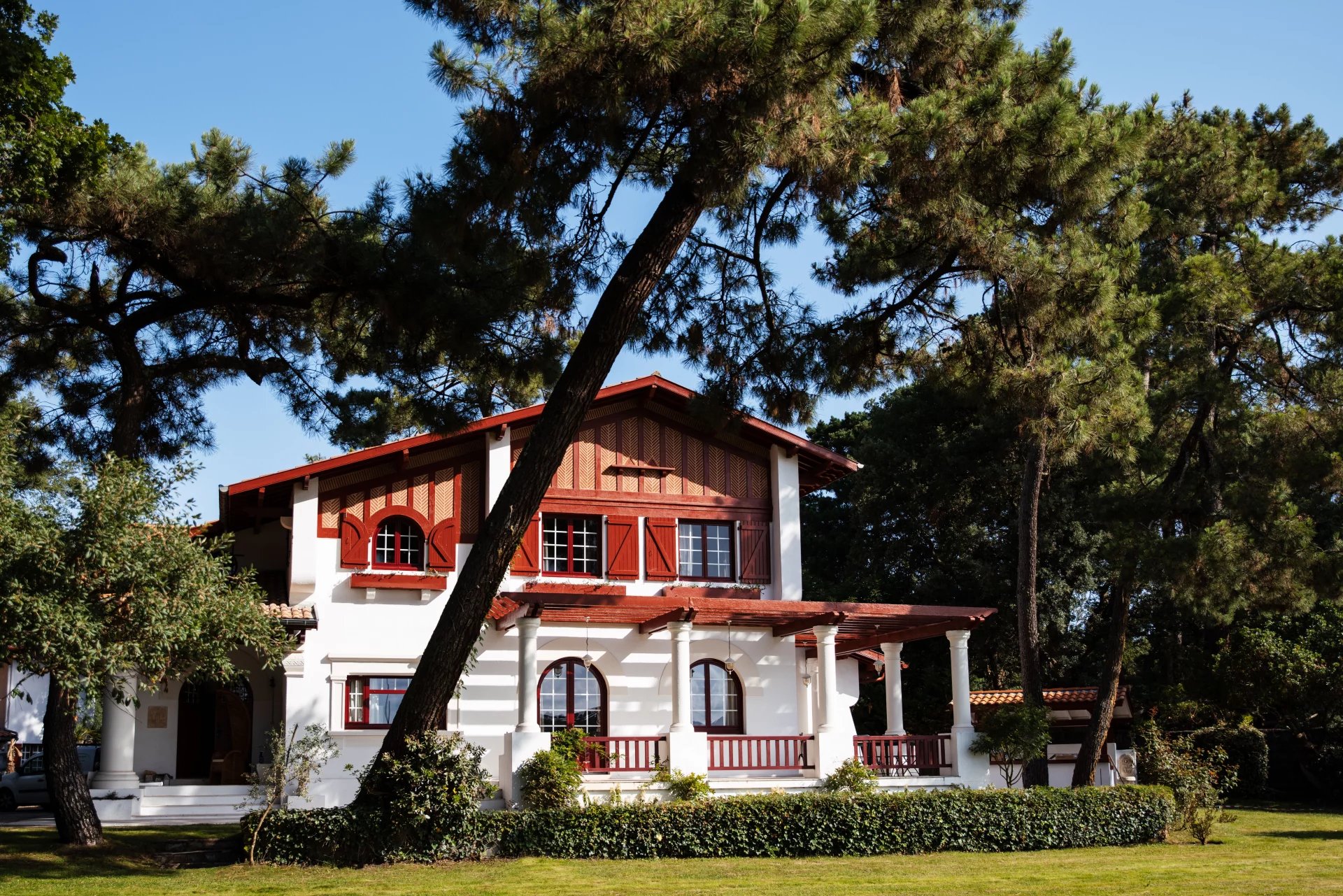 ICONIC - Luxury Lakeside Retreat : Villa by Architect Louis Lagrange - picture 2