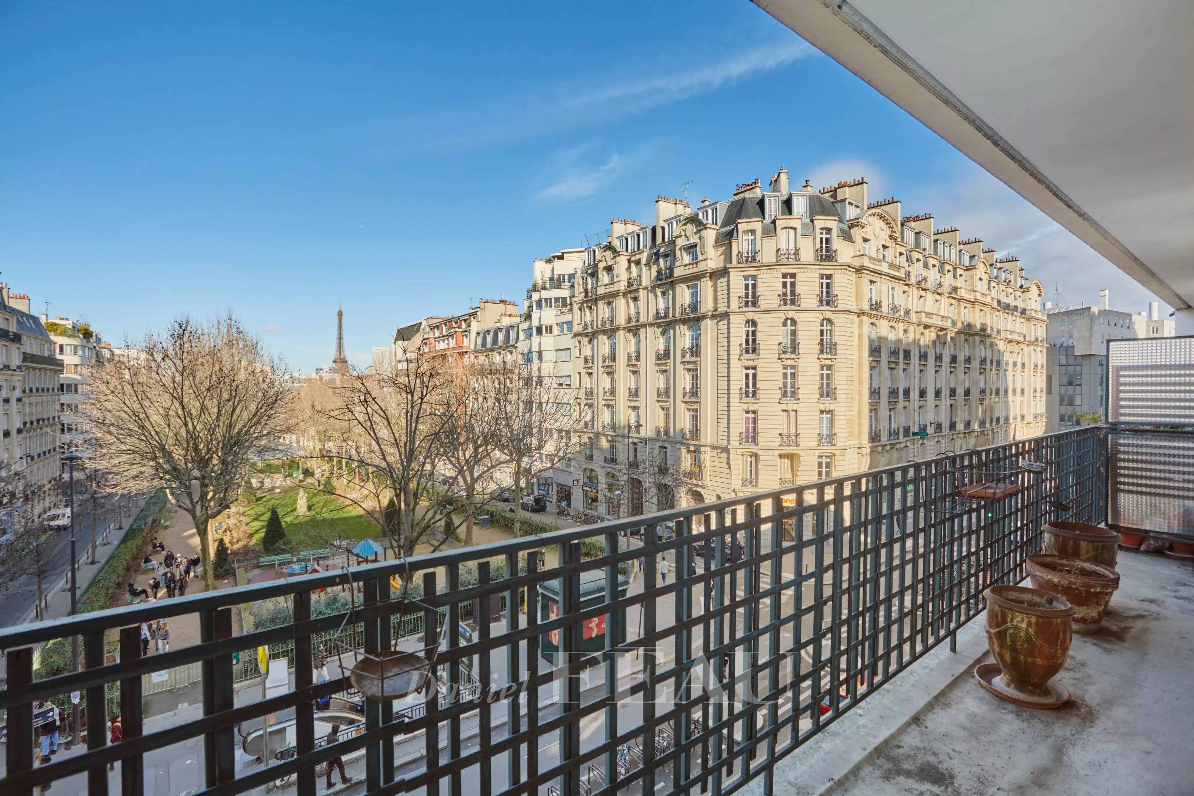 Sale Apartment Paris 15th
