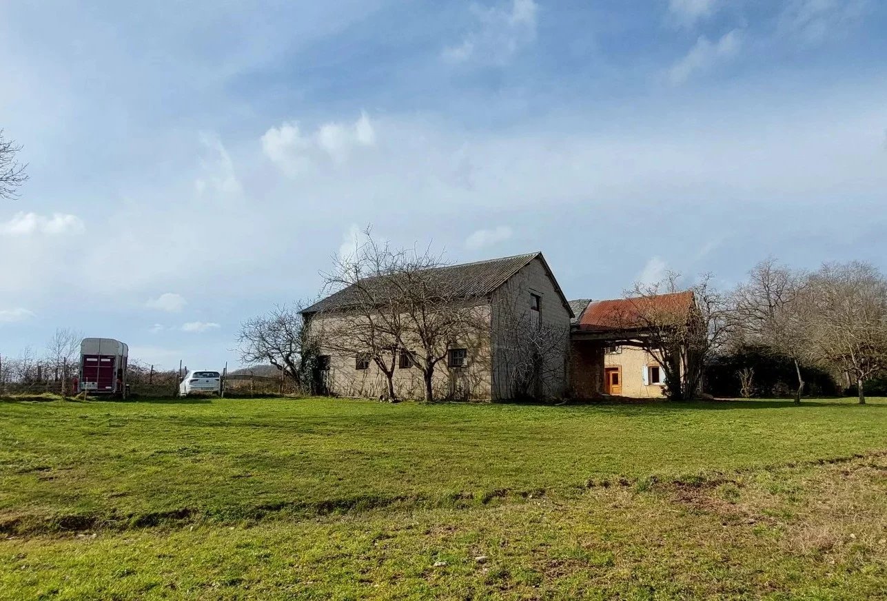 Farm with renovated house, barn and 4 hectares of land