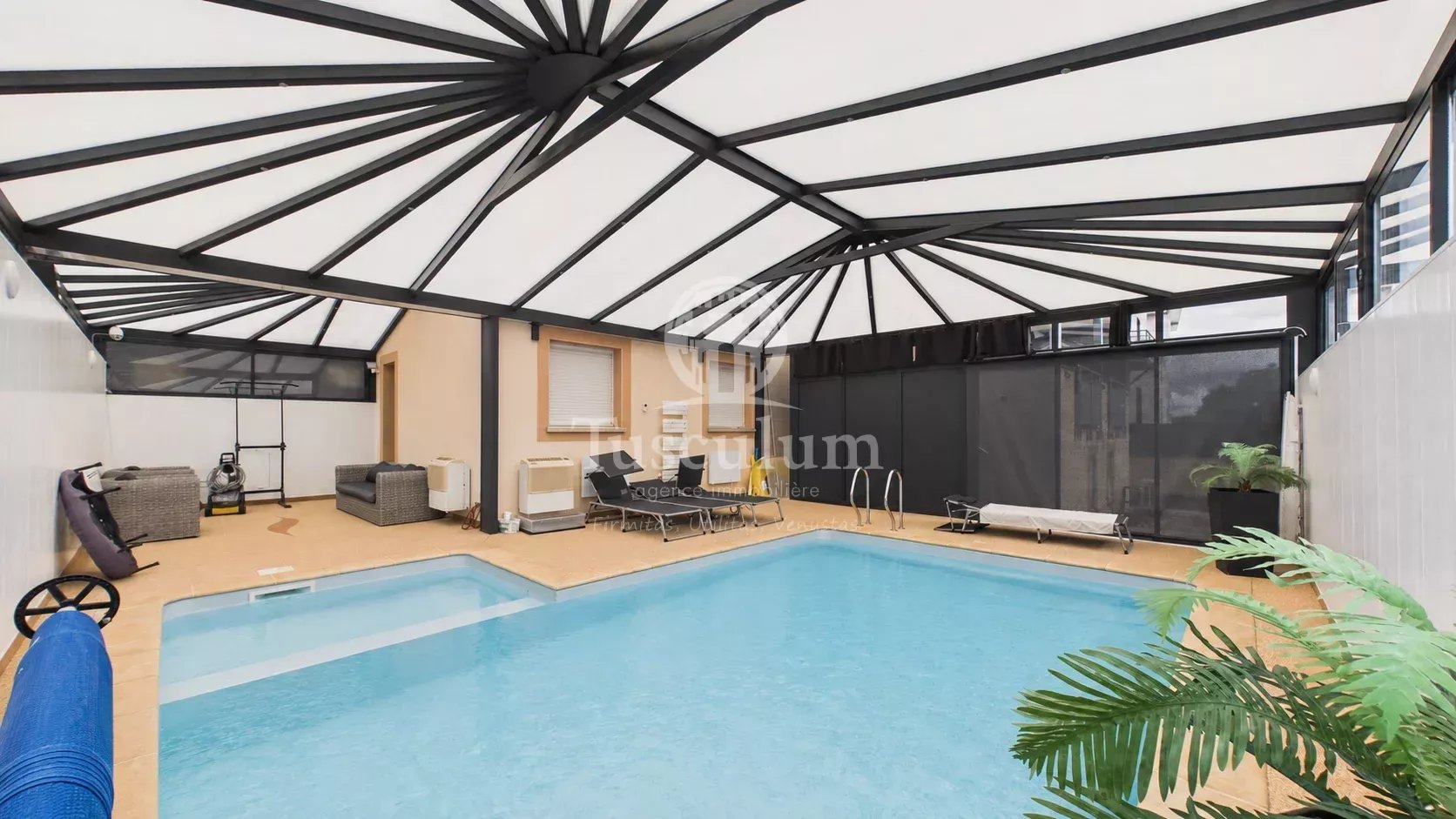 ELZANGE — MAISON INDIVIDUELLE 250 M² — PISCINE INTÉRIEURE — FRONTIÈRE LUXEMBOURGEOISE