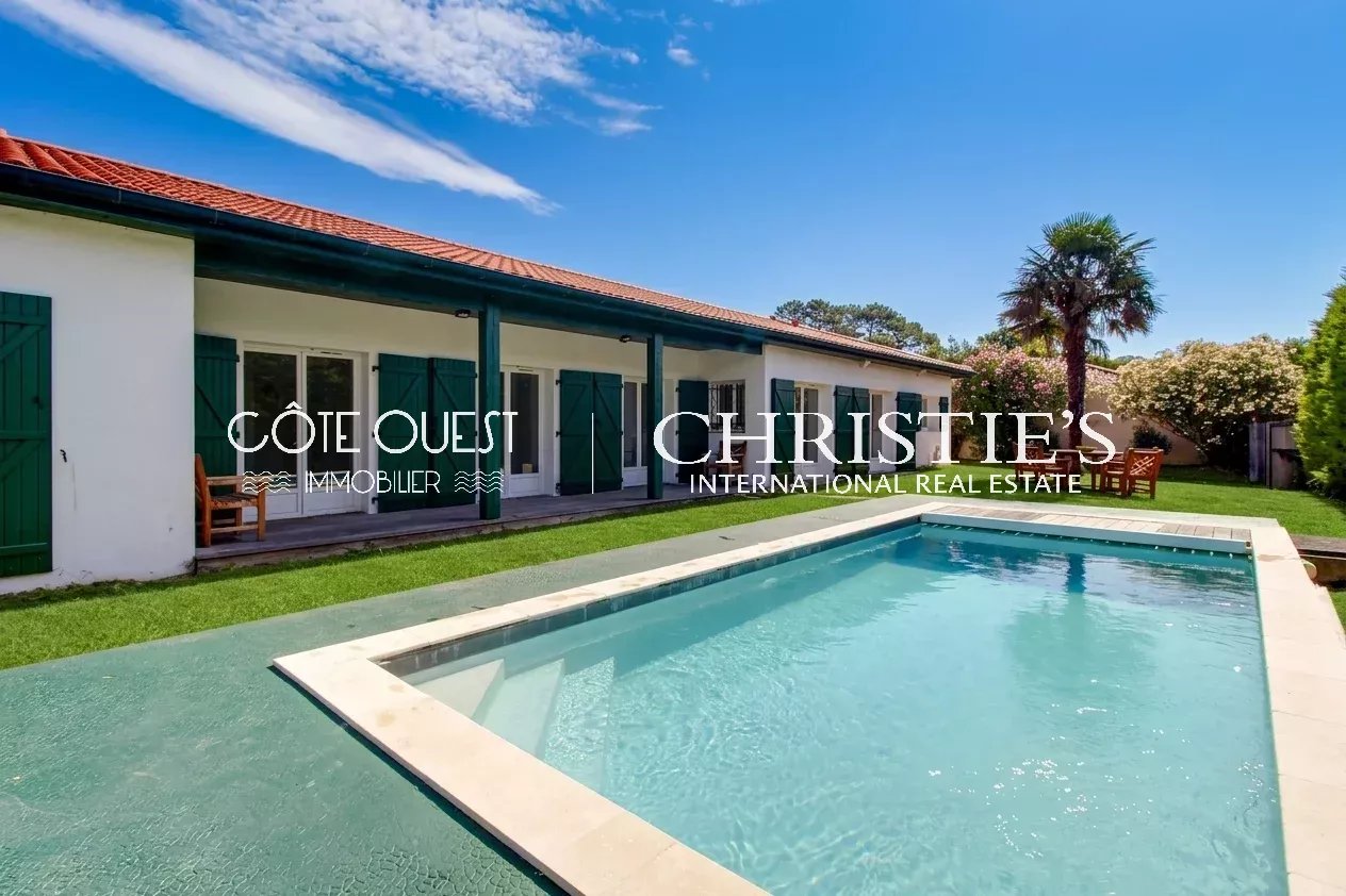 À vendre Bidart - Maison de plain-pied proche Biarritz avec piscine, jardin paysagé et 4 chambres