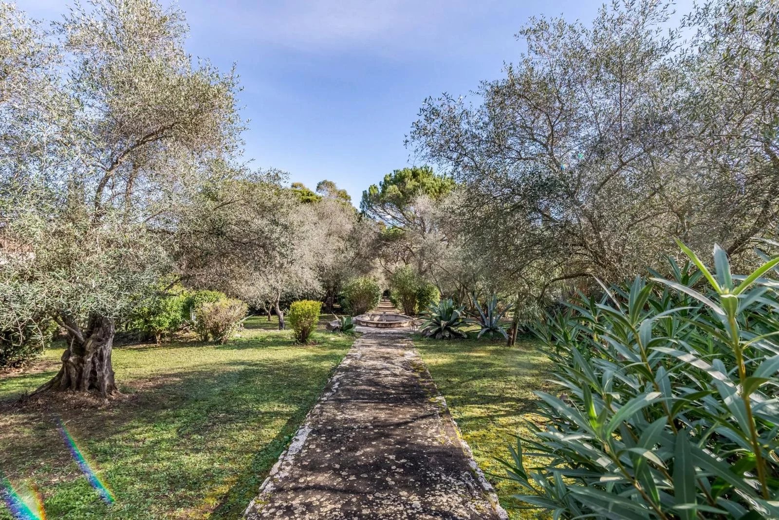 Propriété d'exception.Terrain 1hectare 1297m2.CES 15%