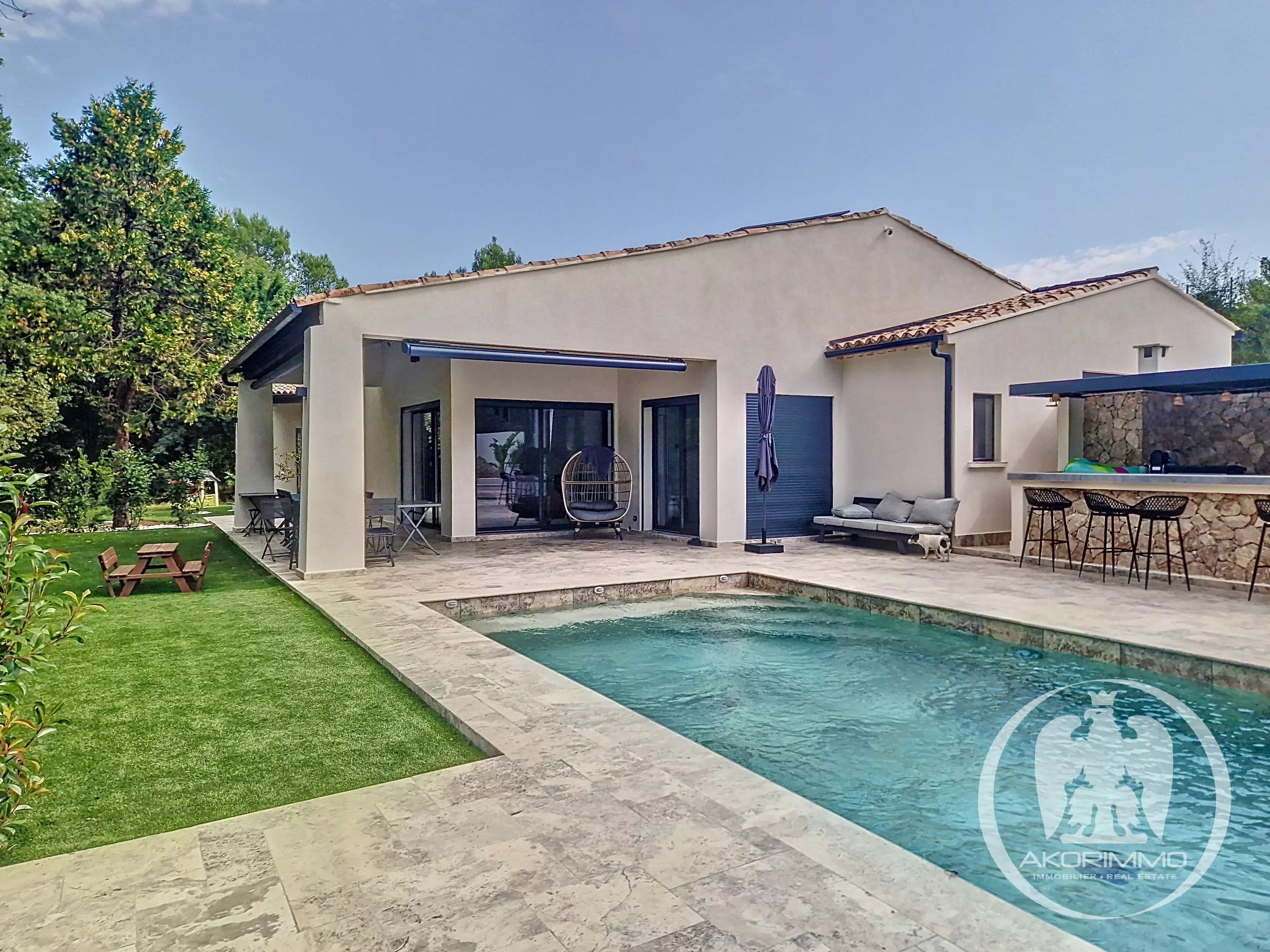 Maison  - 5 pièces  - 180.8 m2 -