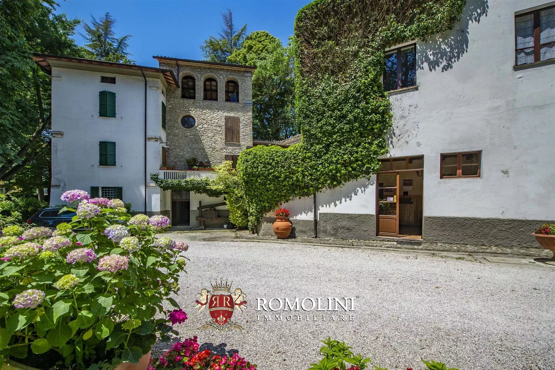 33 Bedroom Villa/Townhouse's Image 3