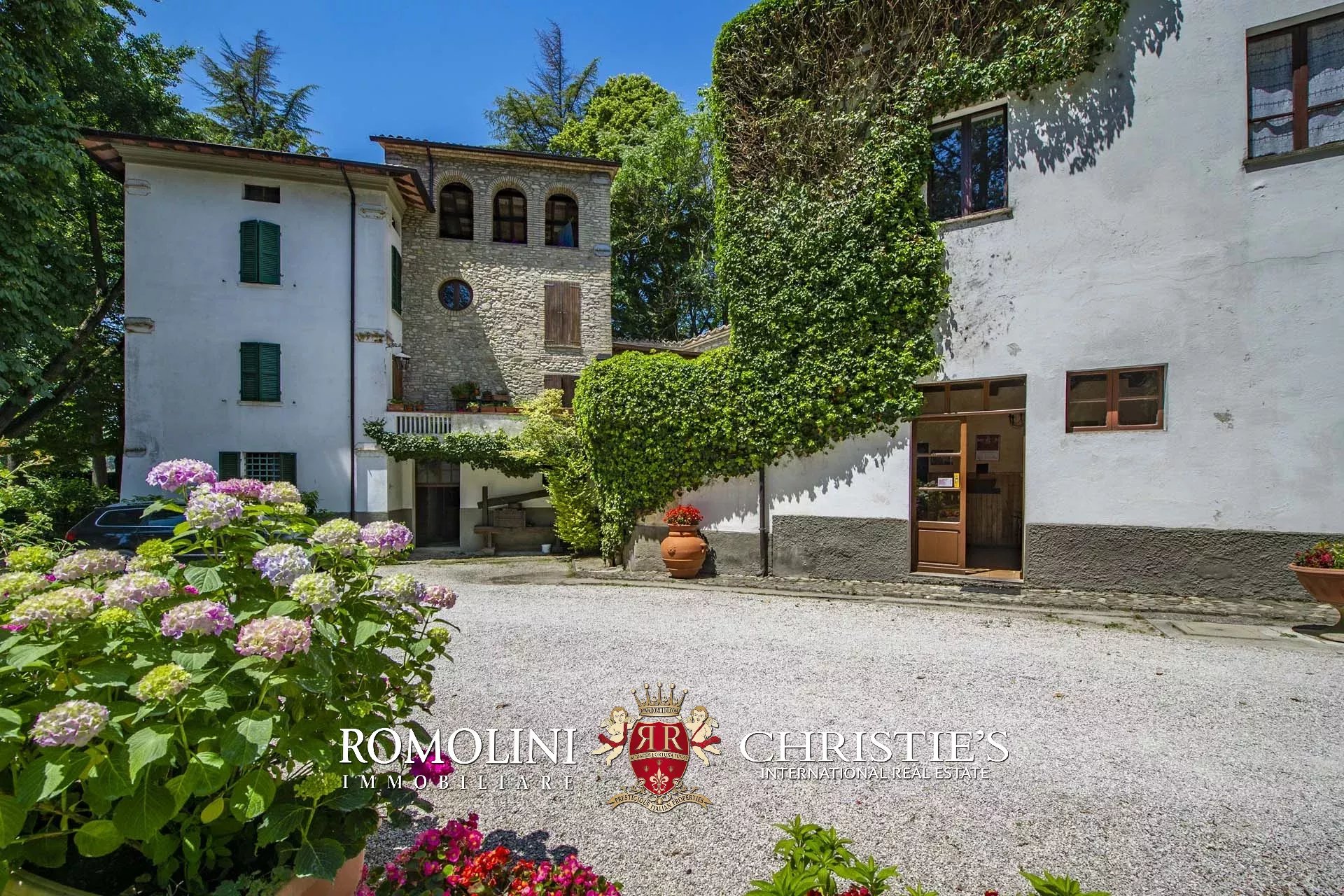 33 Bedroom Villa/Townhouse's Image 3
