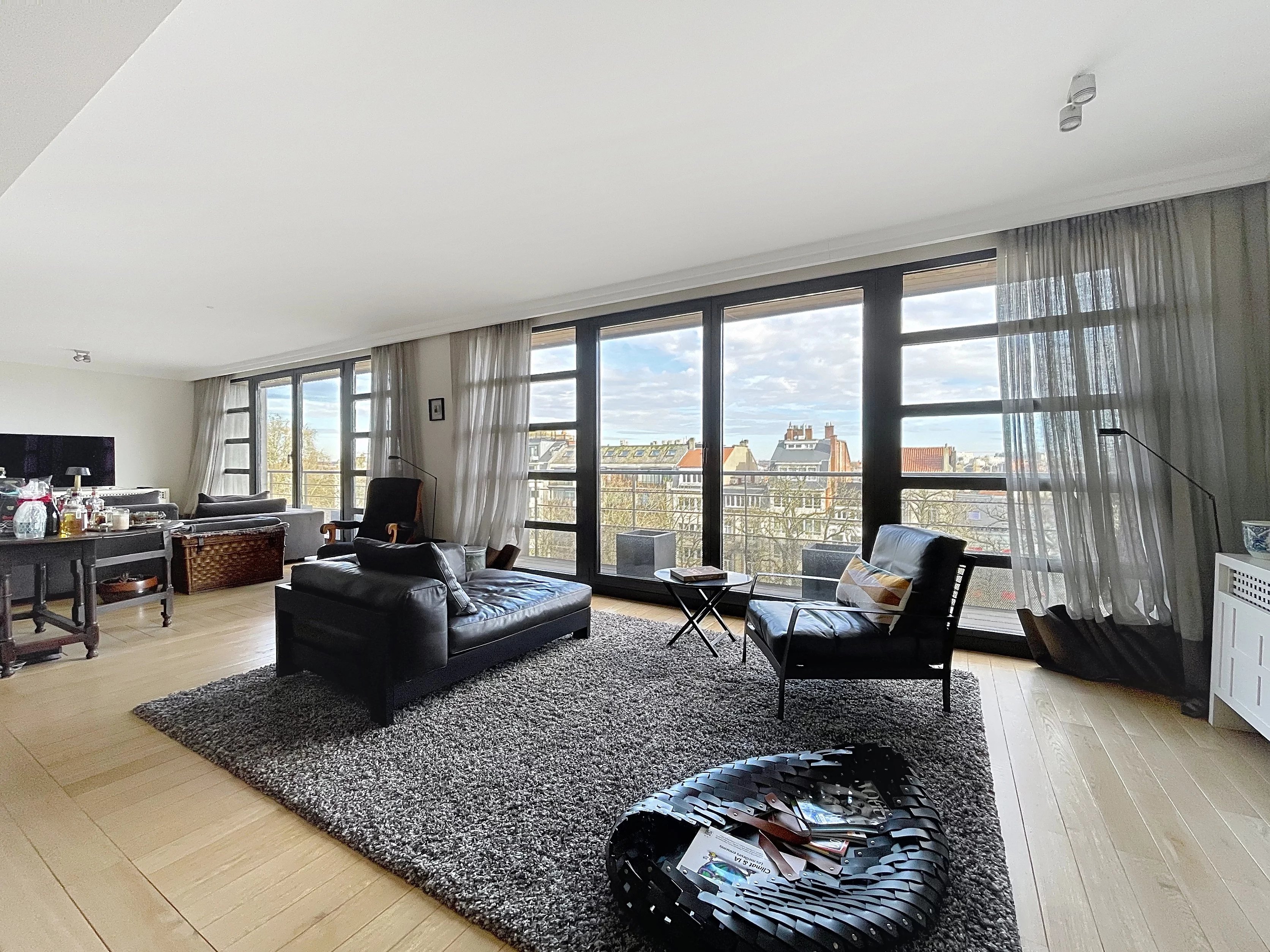 Avenue Louise/ Etangs dIxelles- Appartement de standing - Garage