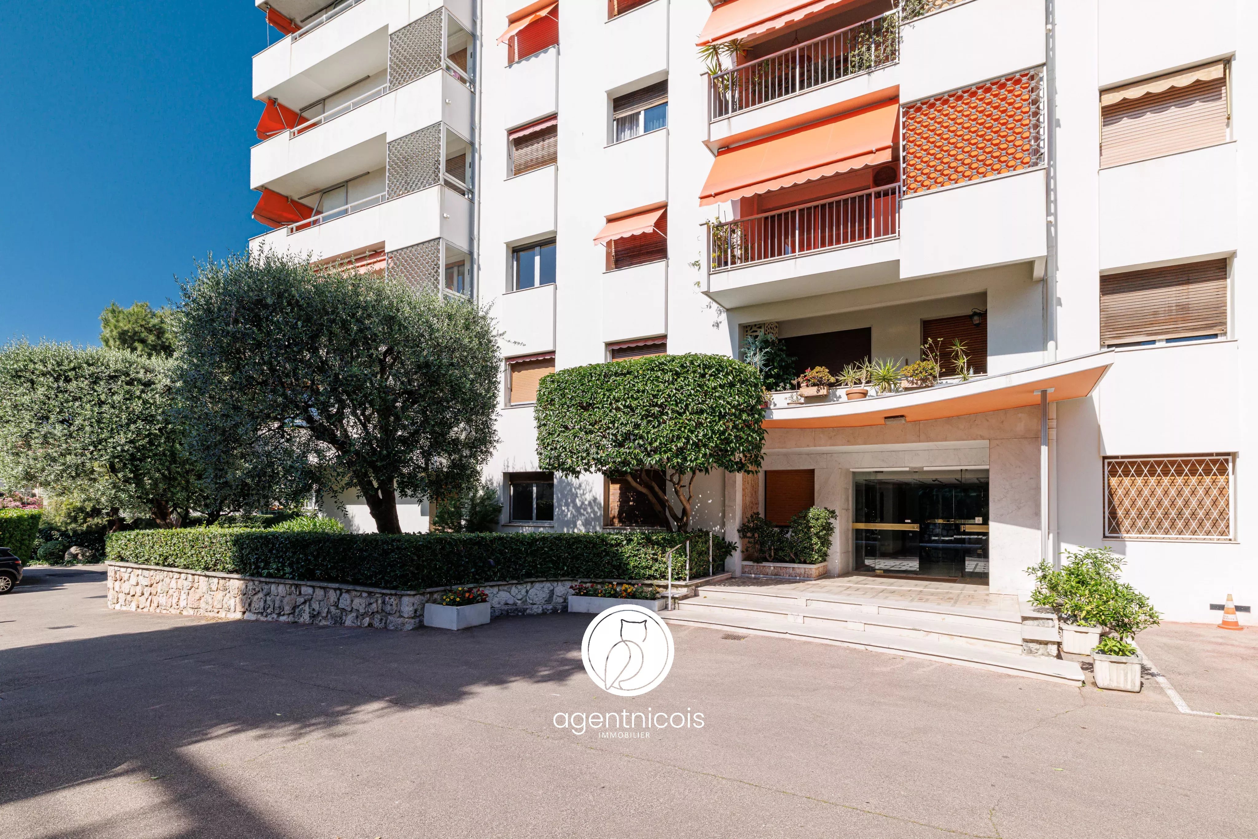 NICE CIMIEZ // AVENUE GEORGES V : APPARTEMENT TRAVERSANT / RÉNOVÉ / MEUBLÉ / TERRASSES