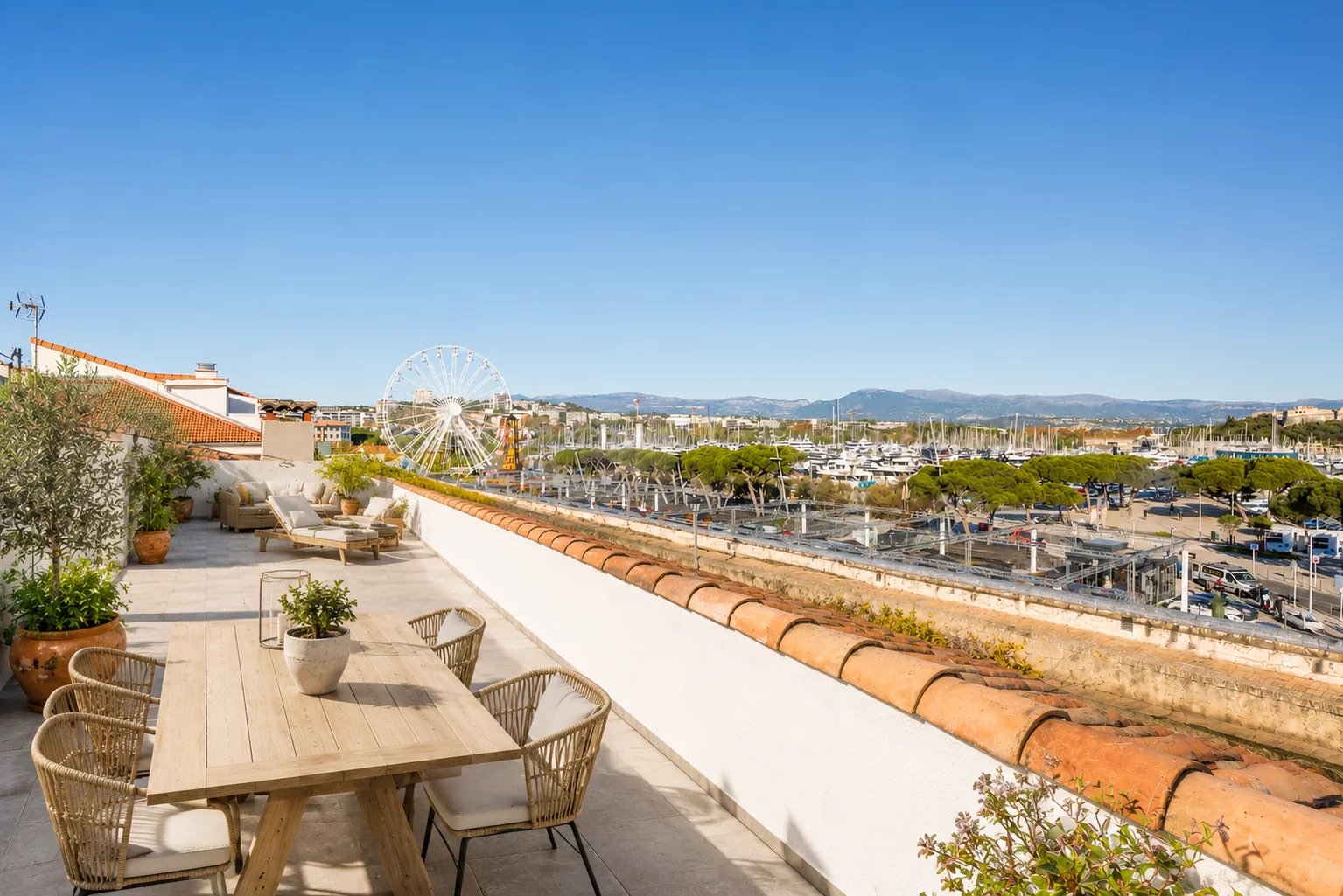 Exceptional Apartment – Old Town Antibes – Top Floor – Terraces – Panoramic View