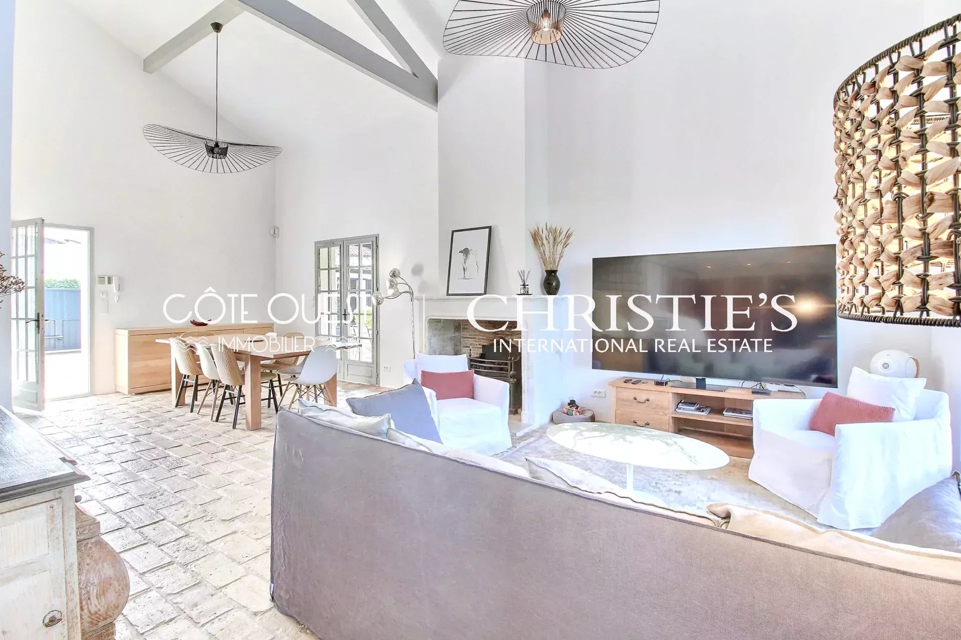 5 Bedroom Villa/Townhouse's Image 4